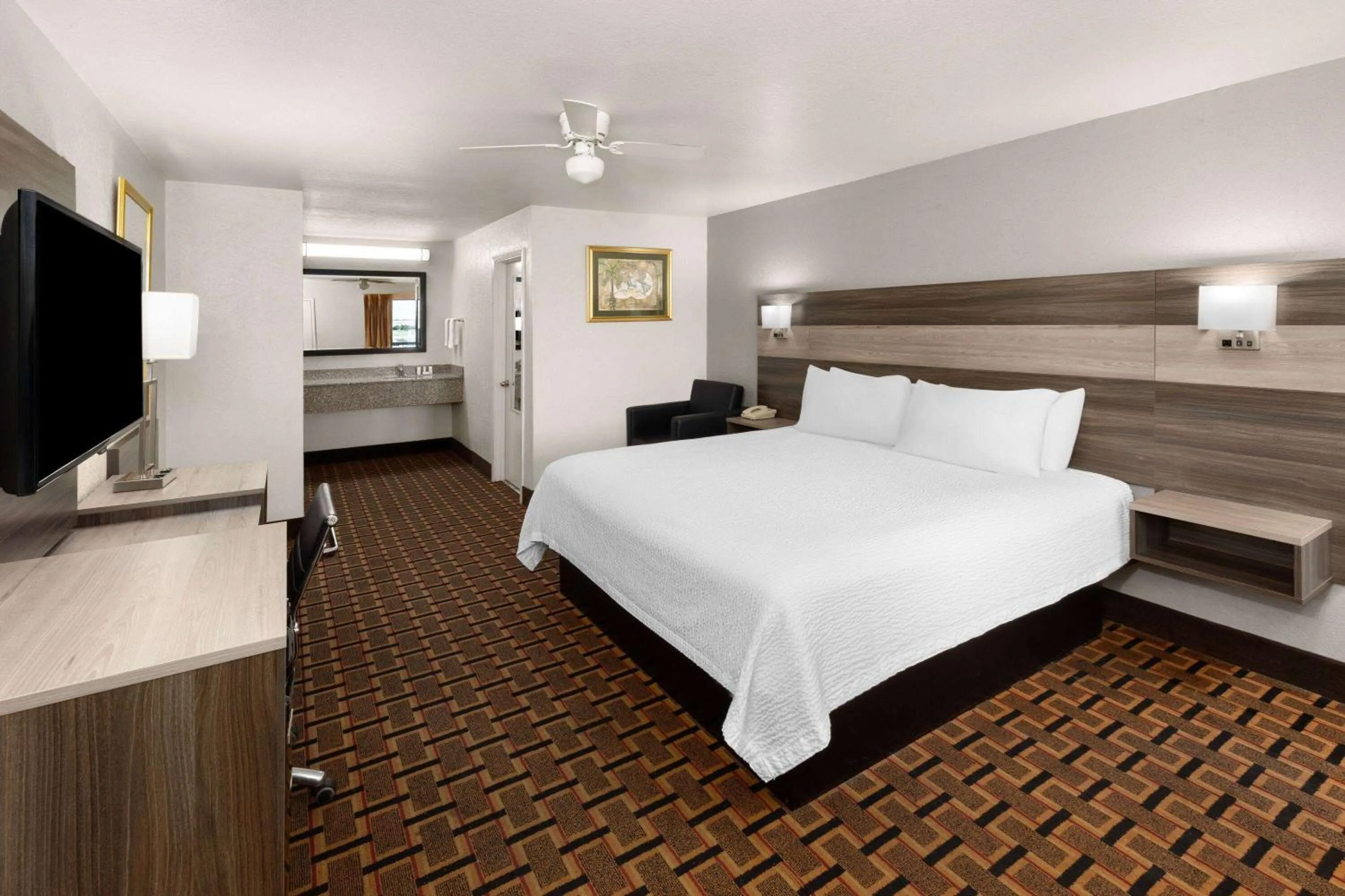 Photo of the whole room, Bed in Ramada Limited San Angelo