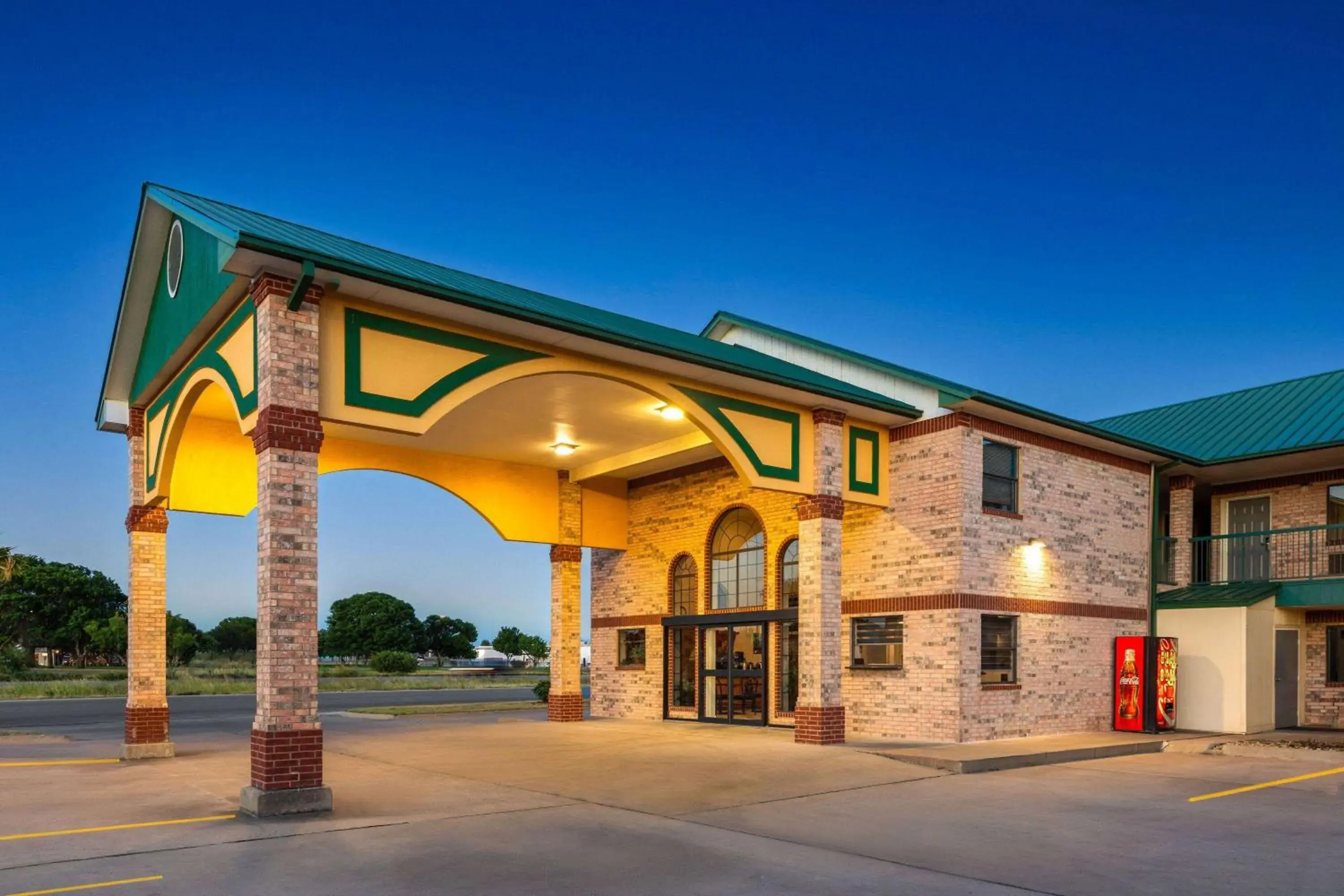 Property building in Ramada Limited San Angelo Property building in Ramada Limited San Angelo