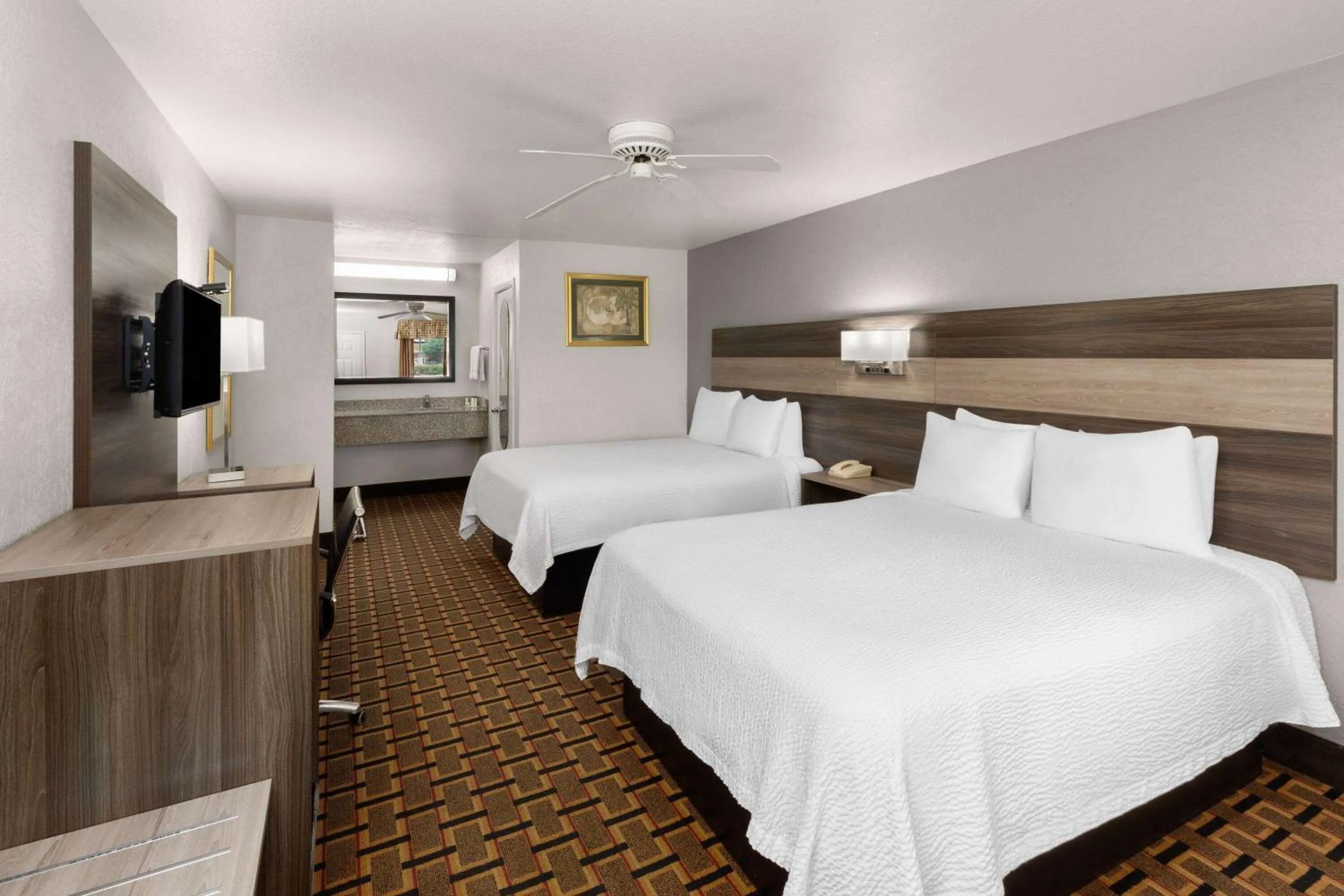 Photo of the whole room, Bed in Ramada Limited San Angelo