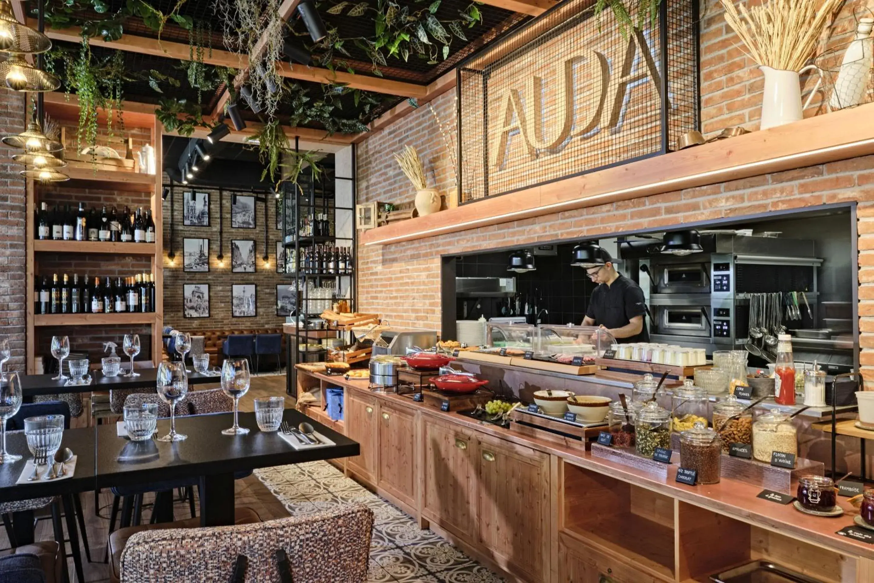 Restaurant/places to eat in Appart Hotel Odalys City Marseille Centre Euromed Restaurant/places to eat in Appart Hotel Odalys City Marseille Centre Euromed