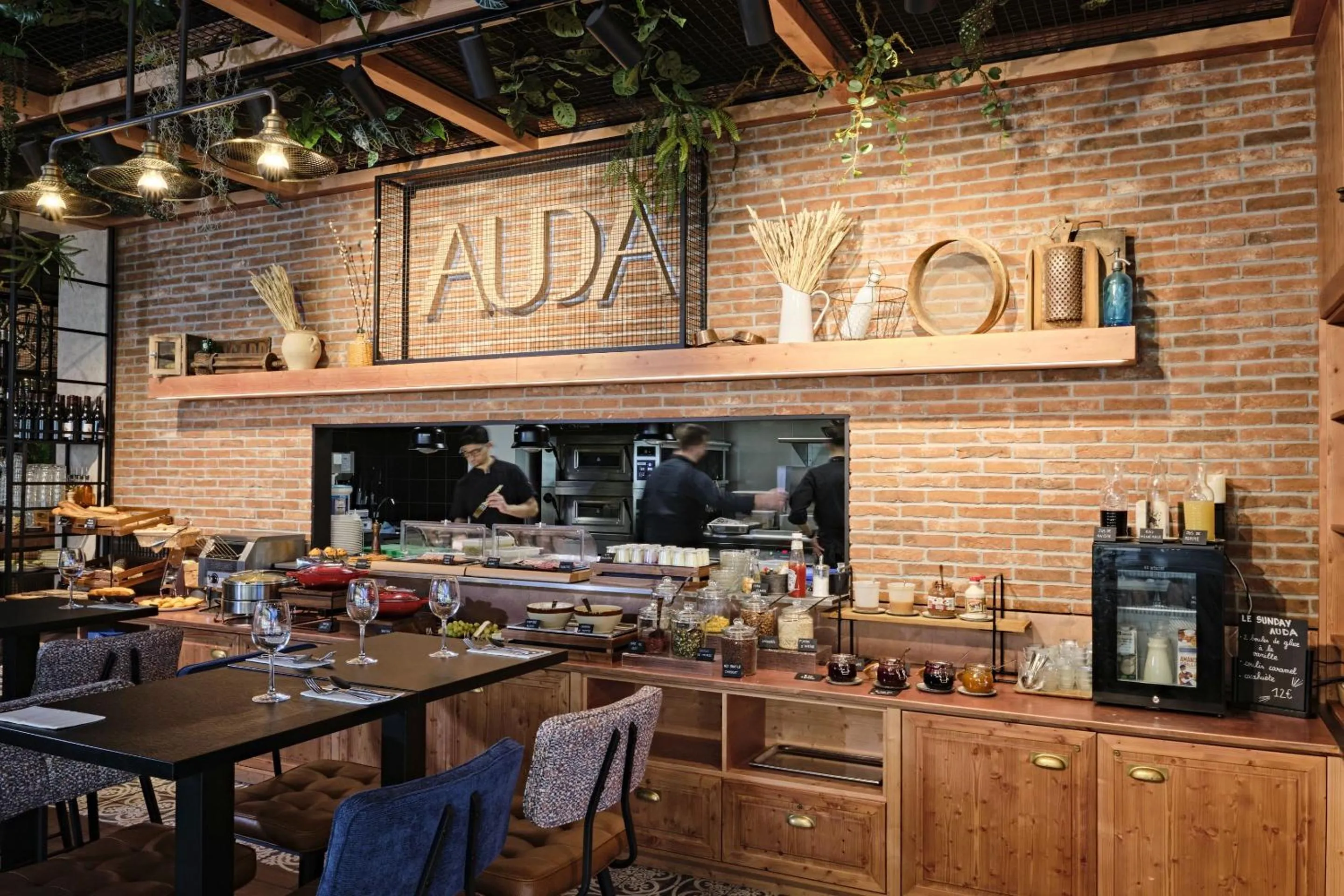 Restaurant/places to eat in Appart Hotel Odalys City Marseille Centre Euromed