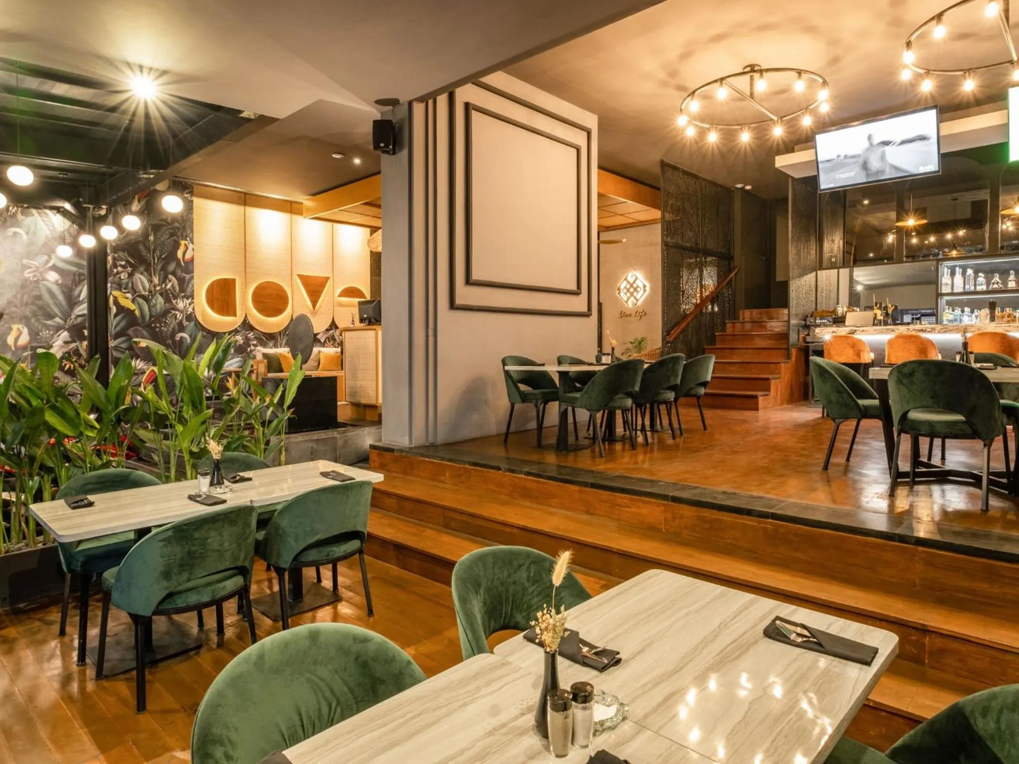 Restaurant/places to eat in The Isvara by Cove