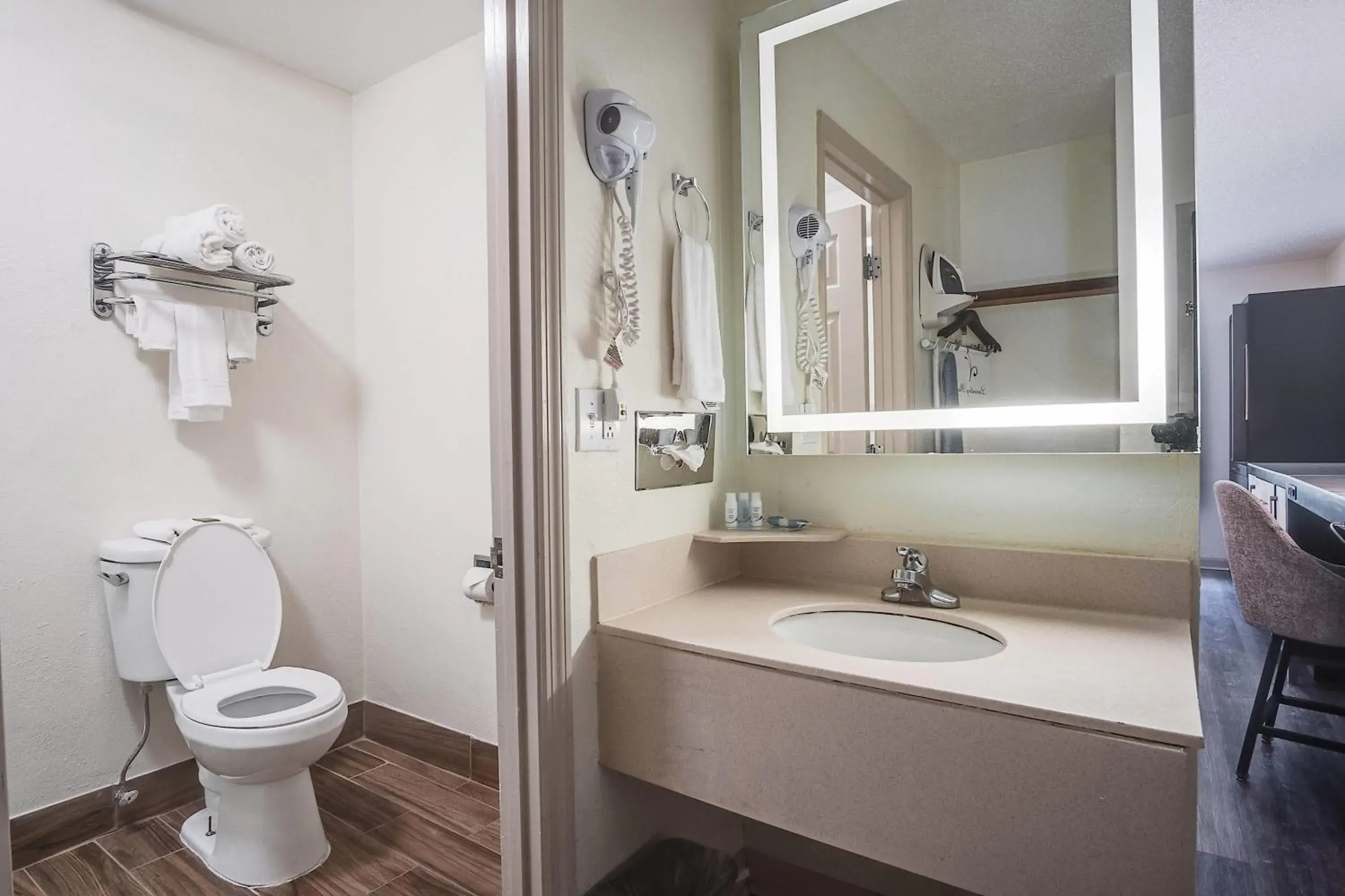 Bathroom in Cottonwood Suites Savannah Hotel & Conference Center Bathroom in Cottonwood Suites Savannah Hotel & Conference Center