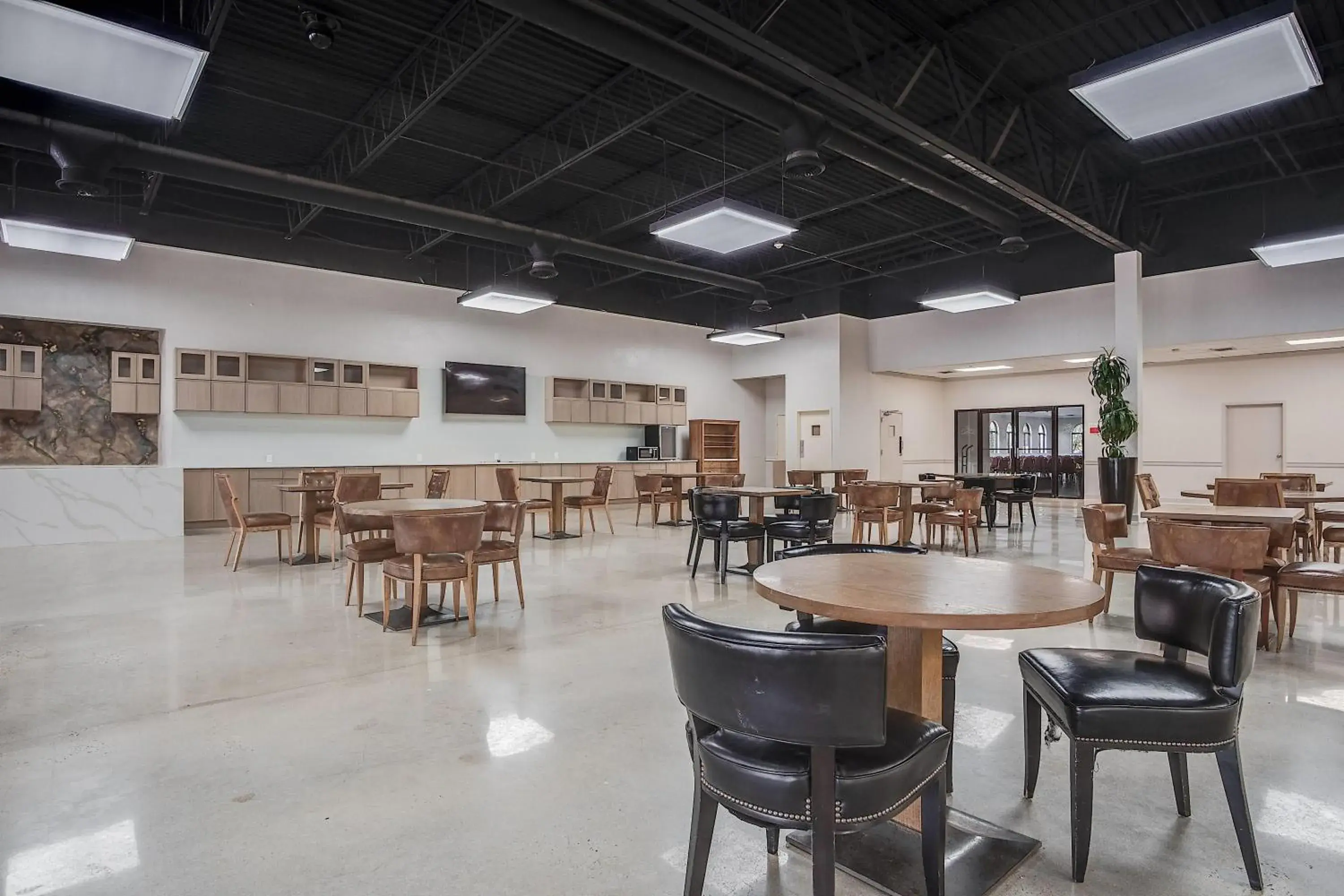 Breakfast in Cottonwood Suites Savannah Hotel & Conference Center Breakfast in Cottonwood Suites Savannah Hotel & Conference Center