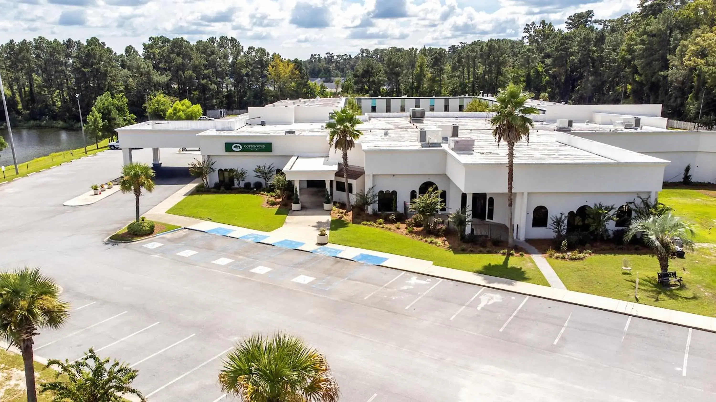 Property building in Cottonwood Suites Savannah Hotel & Conference Center Property building in Cottonwood Suites Savannah Hotel & Conference Center