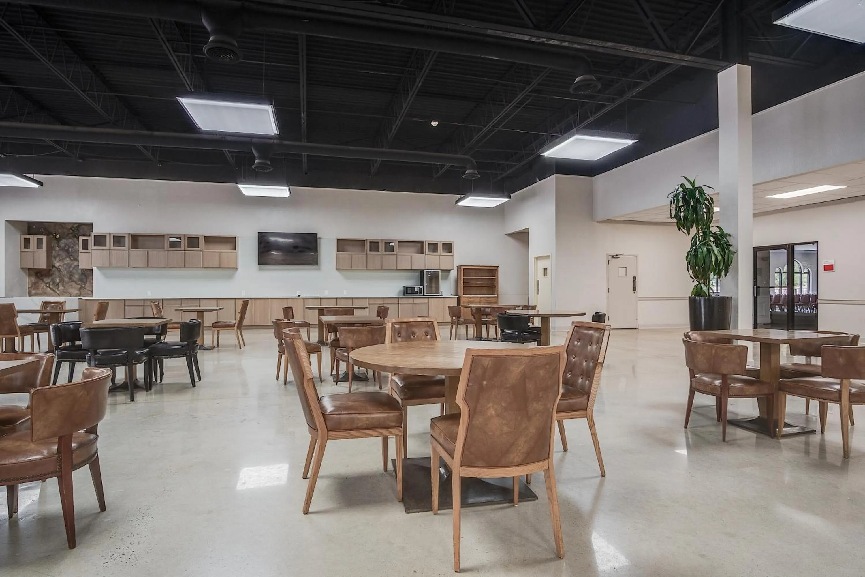 Restaurant/places to eat in Cottonwood Suites Savannah Hotel & Conference Center