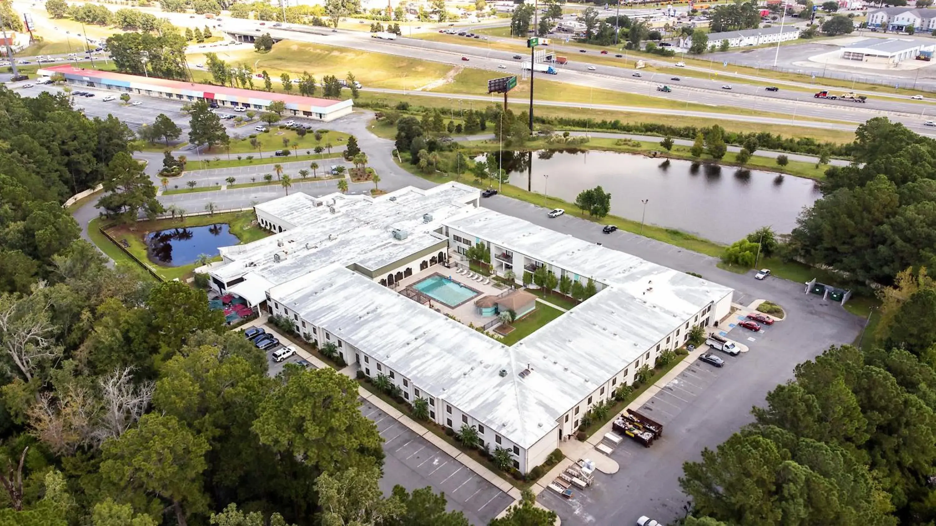 Property building in Cottonwood Suites Savannah Hotel & Conference Center Property building in Cottonwood Suites Savannah Hotel & Conference Center