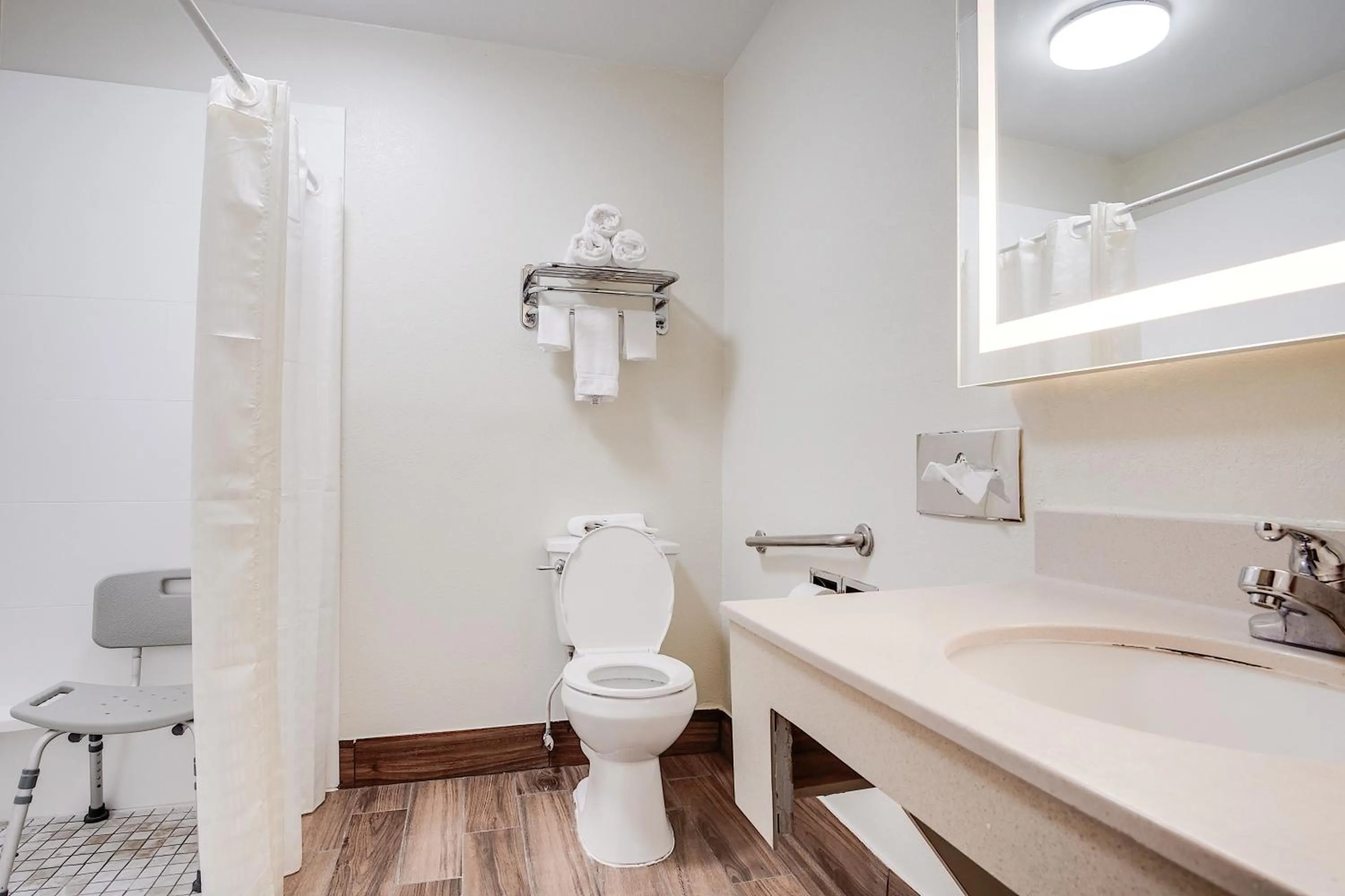 Bathroom in Cottonwood Suites Savannah Hotel & Conference Center