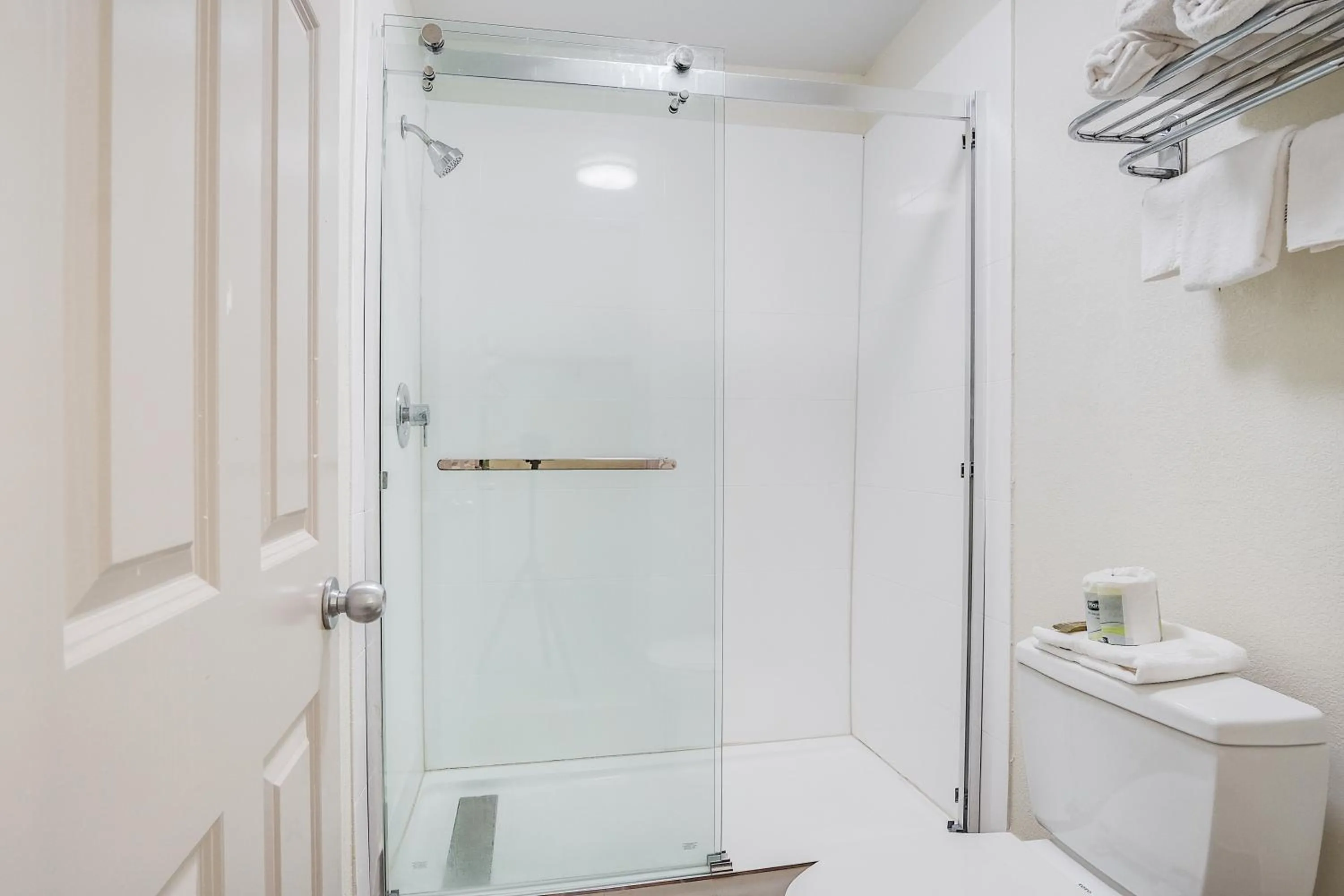 Shower in Cottonwood Suites Savannah Hotel & Conference Center