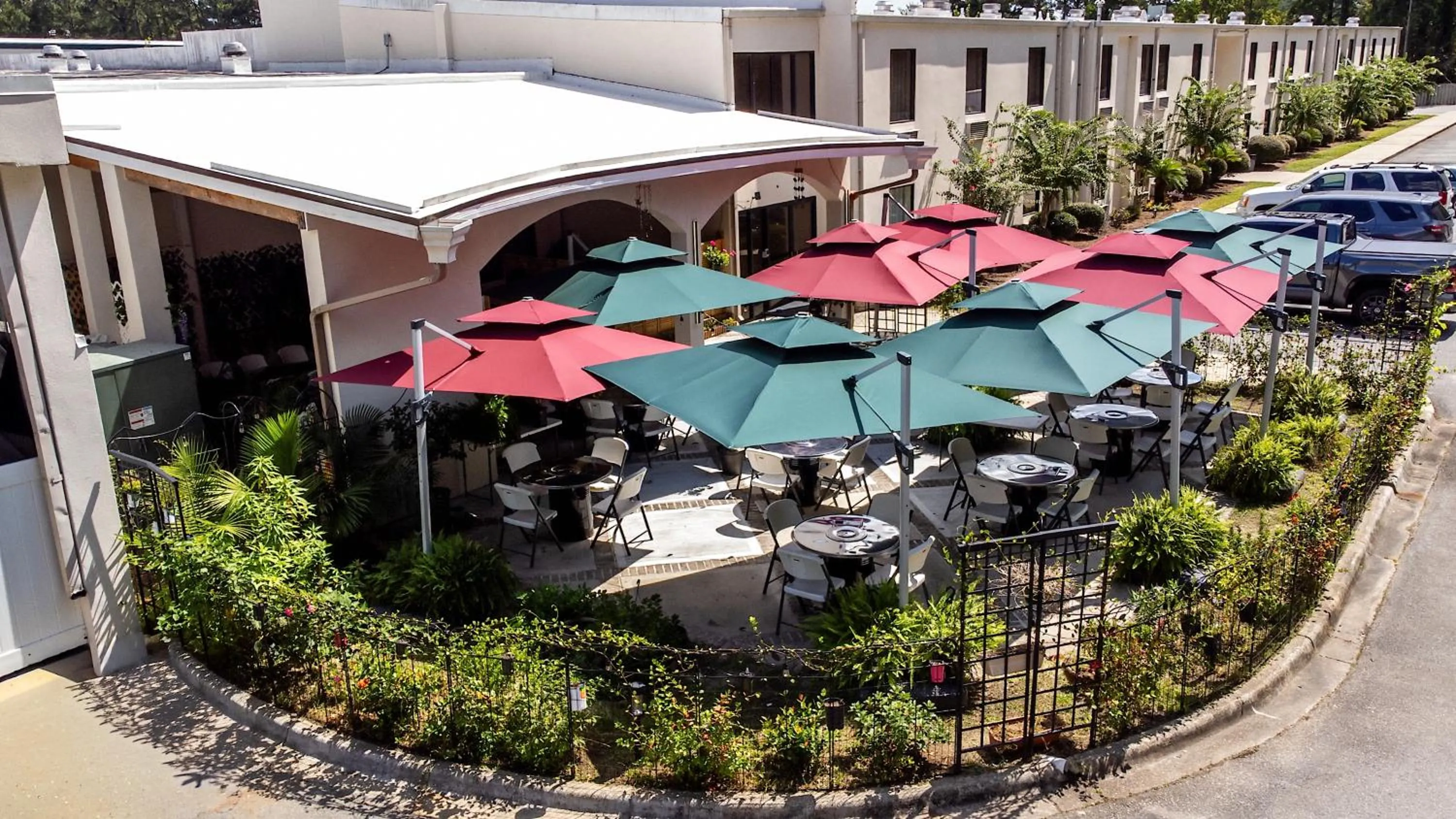 Restaurant/places to eat in Cottonwood Suites Savannah Hotel & Conference Center