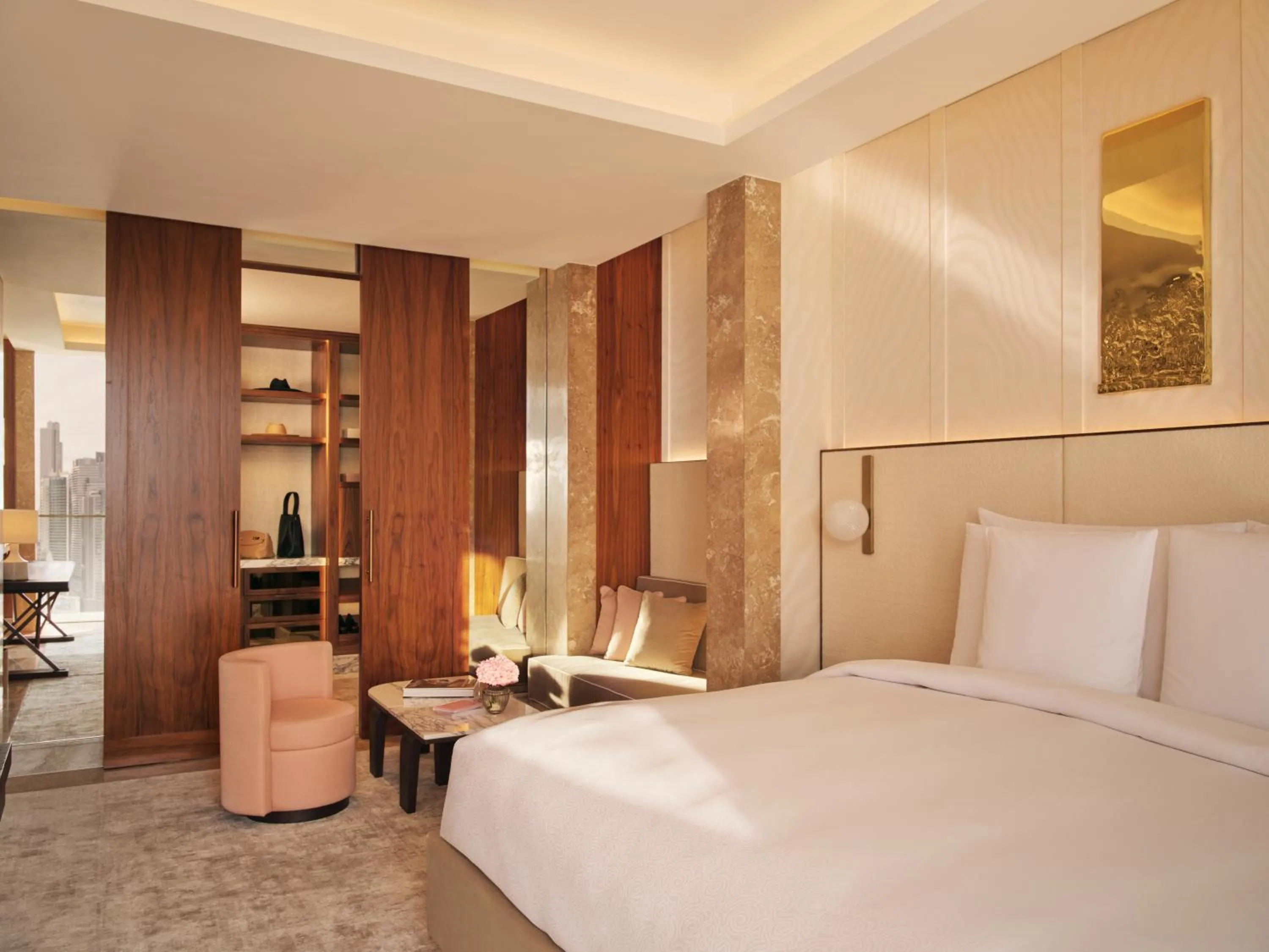 Bedroom, Bed in The Lana - Dorchester Collection