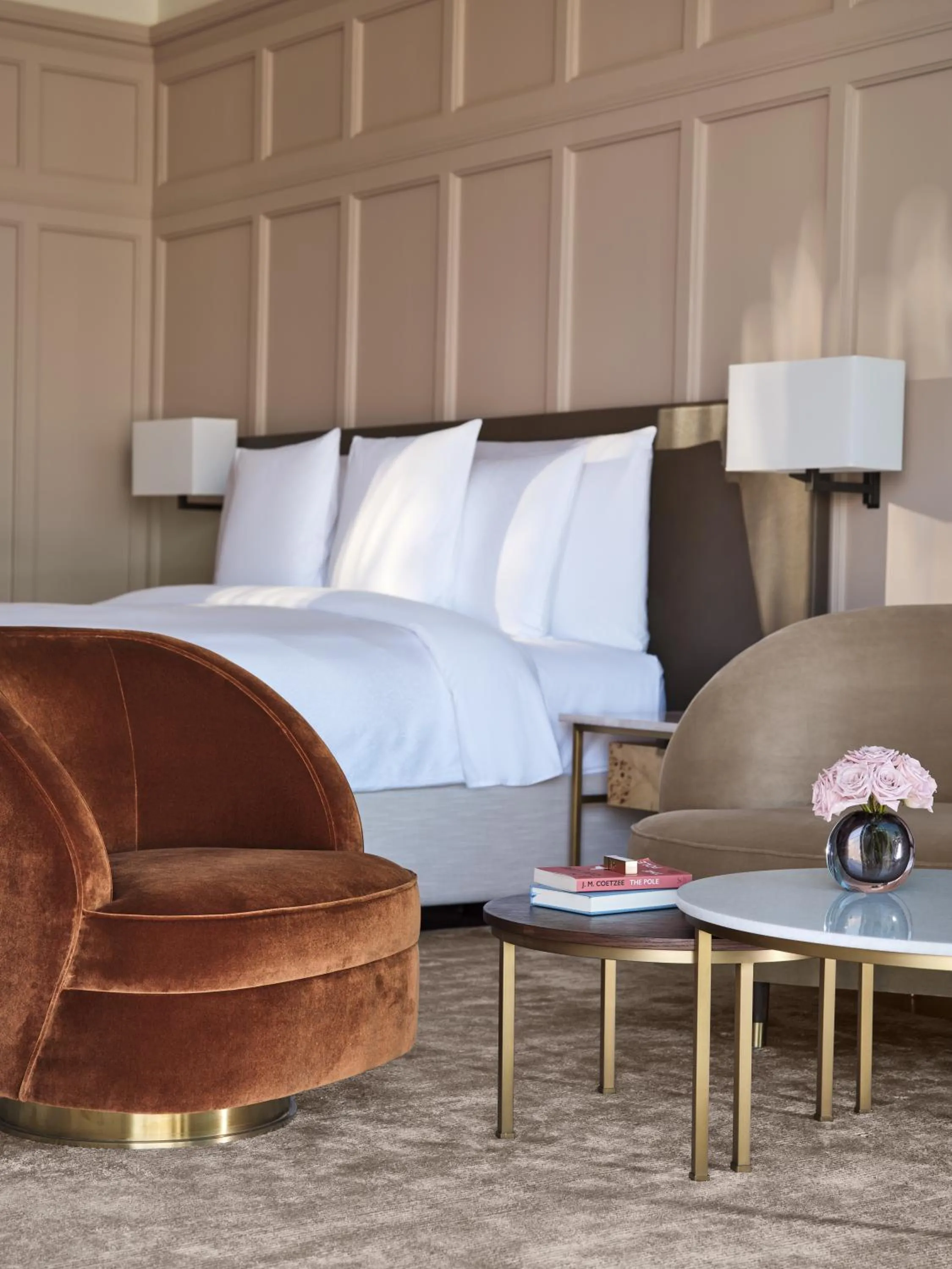 Bedroom, Bed in The Lana - Dorchester Collection