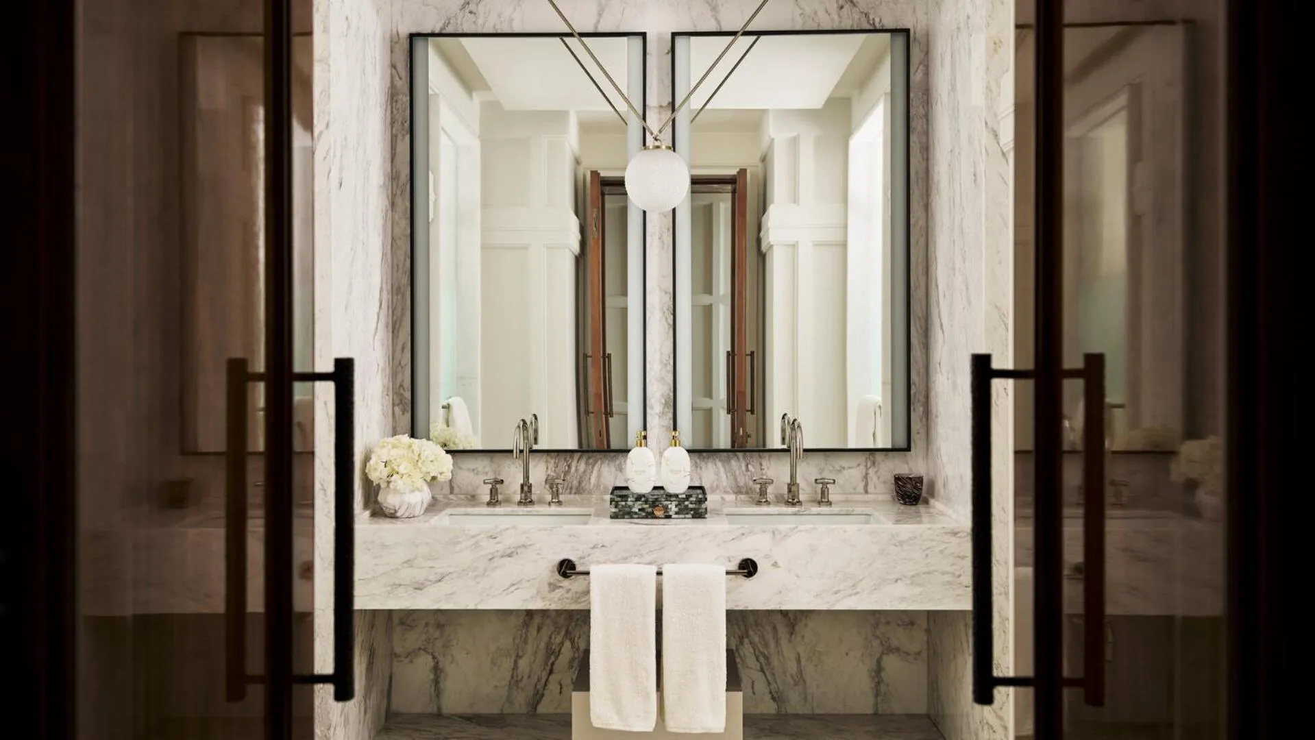 Bathroom in The Lana - Dorchester Collection