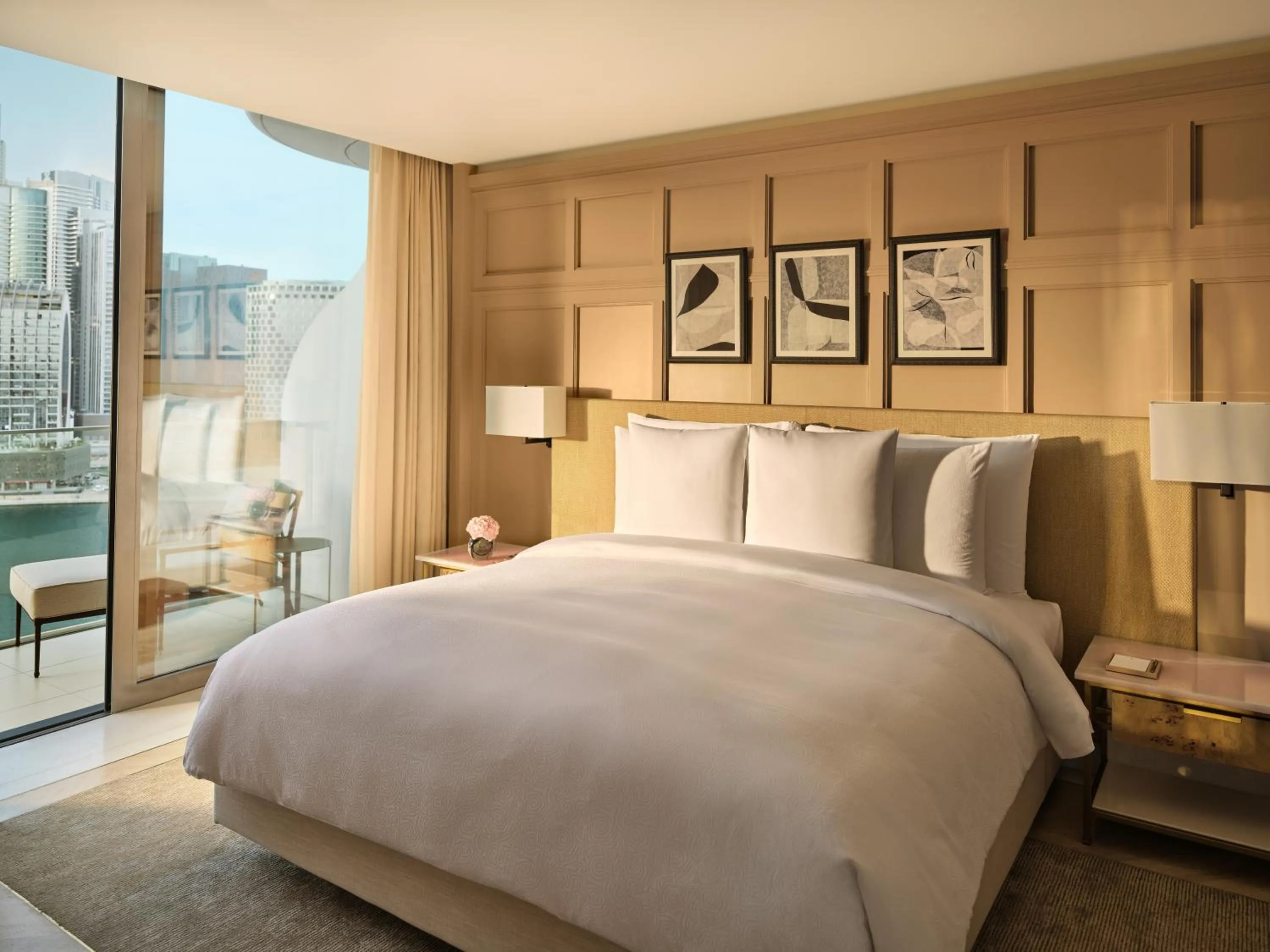 Bedroom, Bed in The Lana - Dorchester Collection