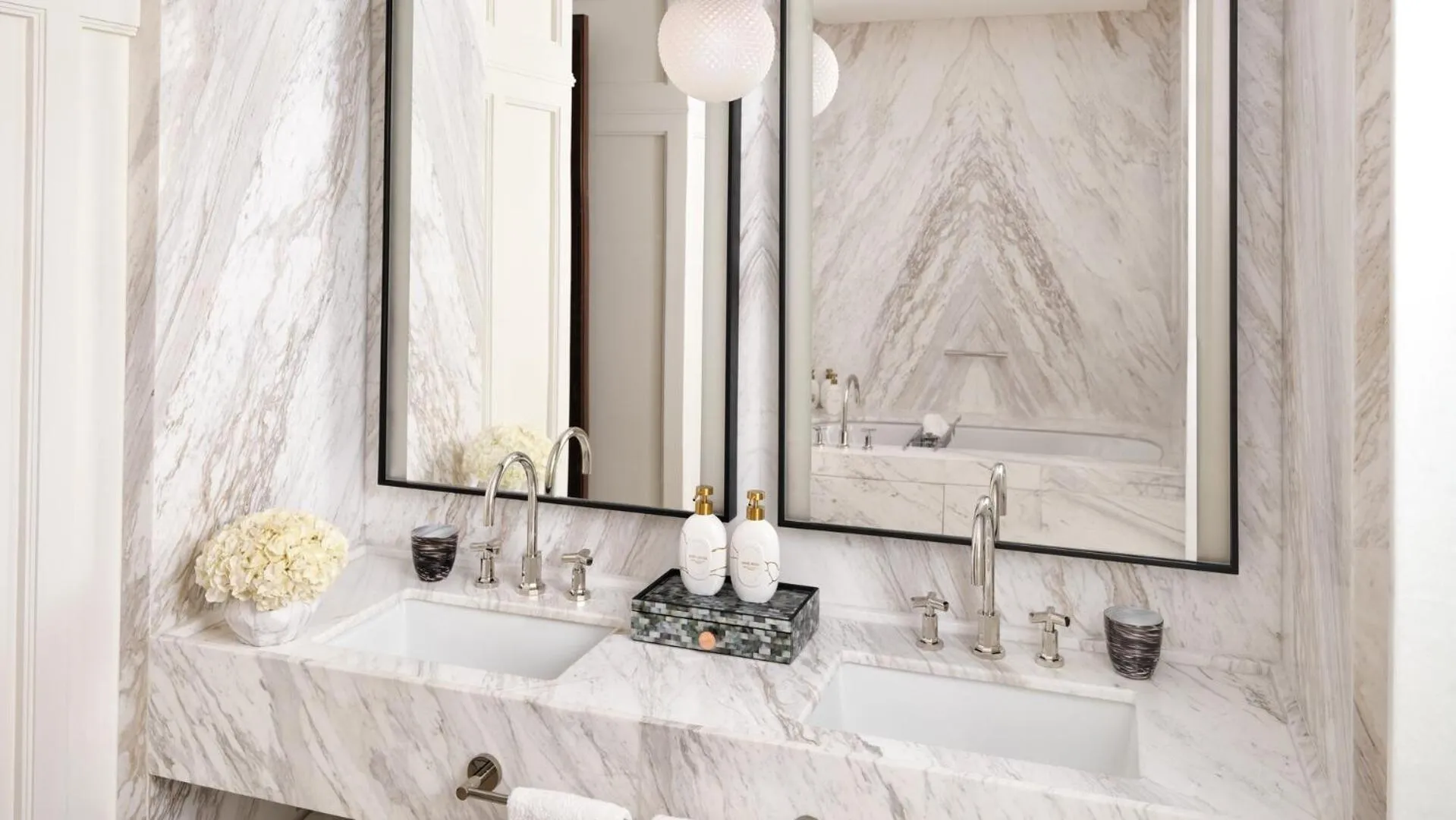 Bathroom in The Lana - Dorchester Collection