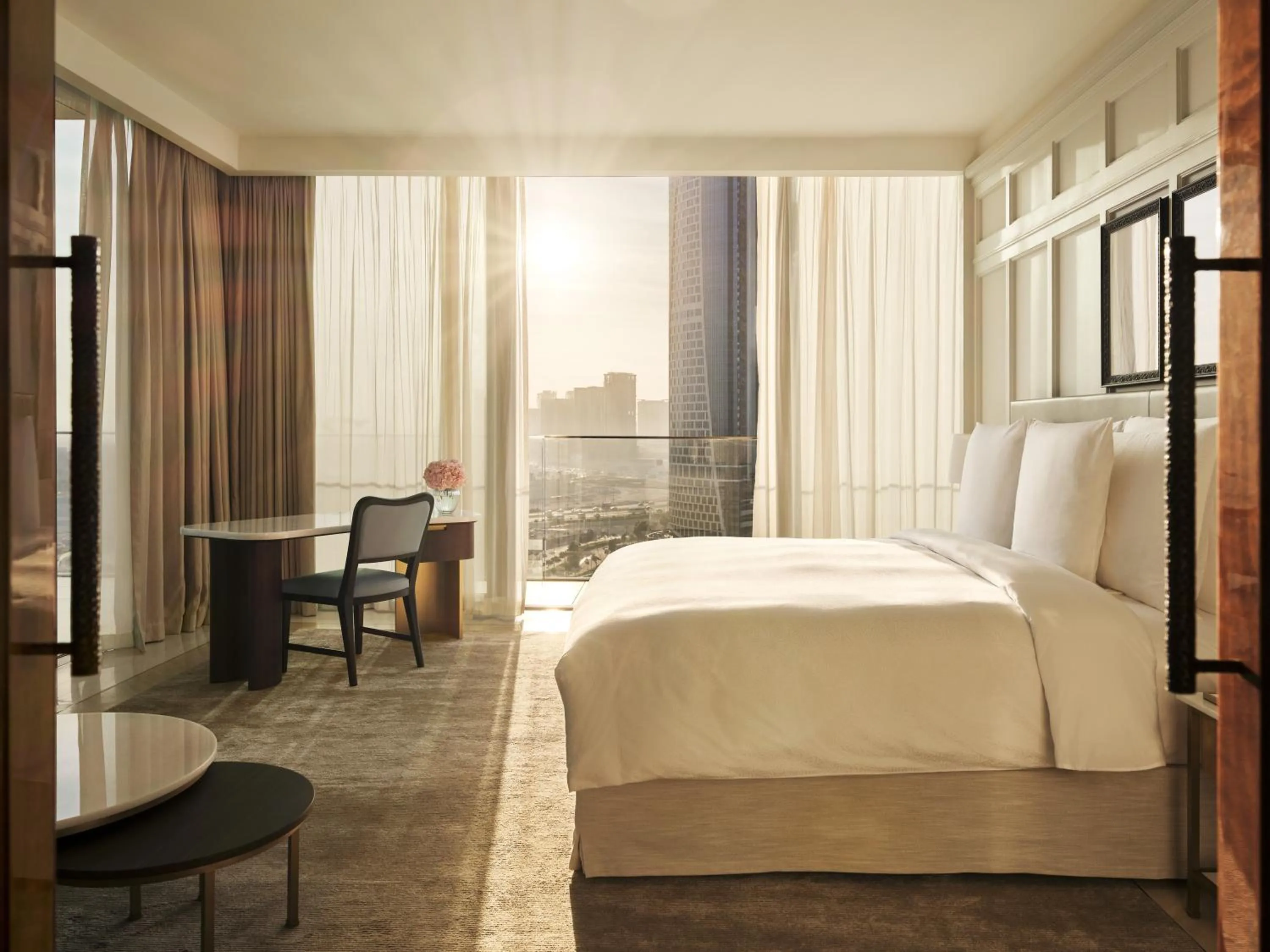 Bedroom, Bed in The Lana - Dorchester Collection