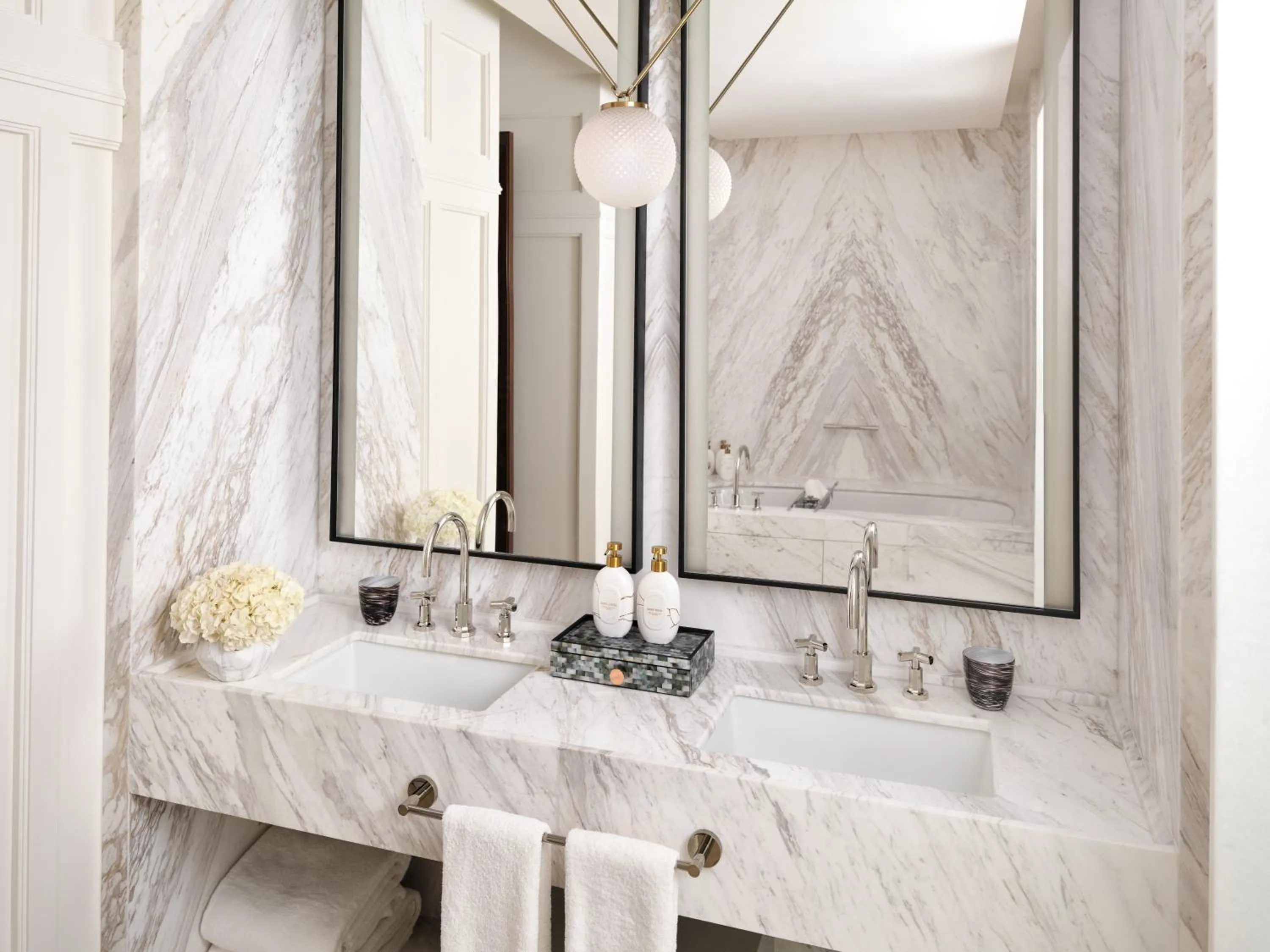 Bathroom in The Lana - Dorchester Collection