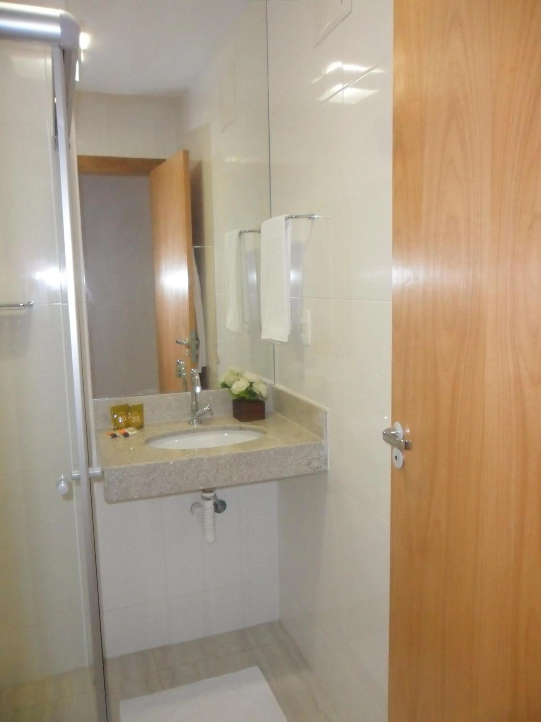 Shower in Lord Hotel Aeroporto Confins