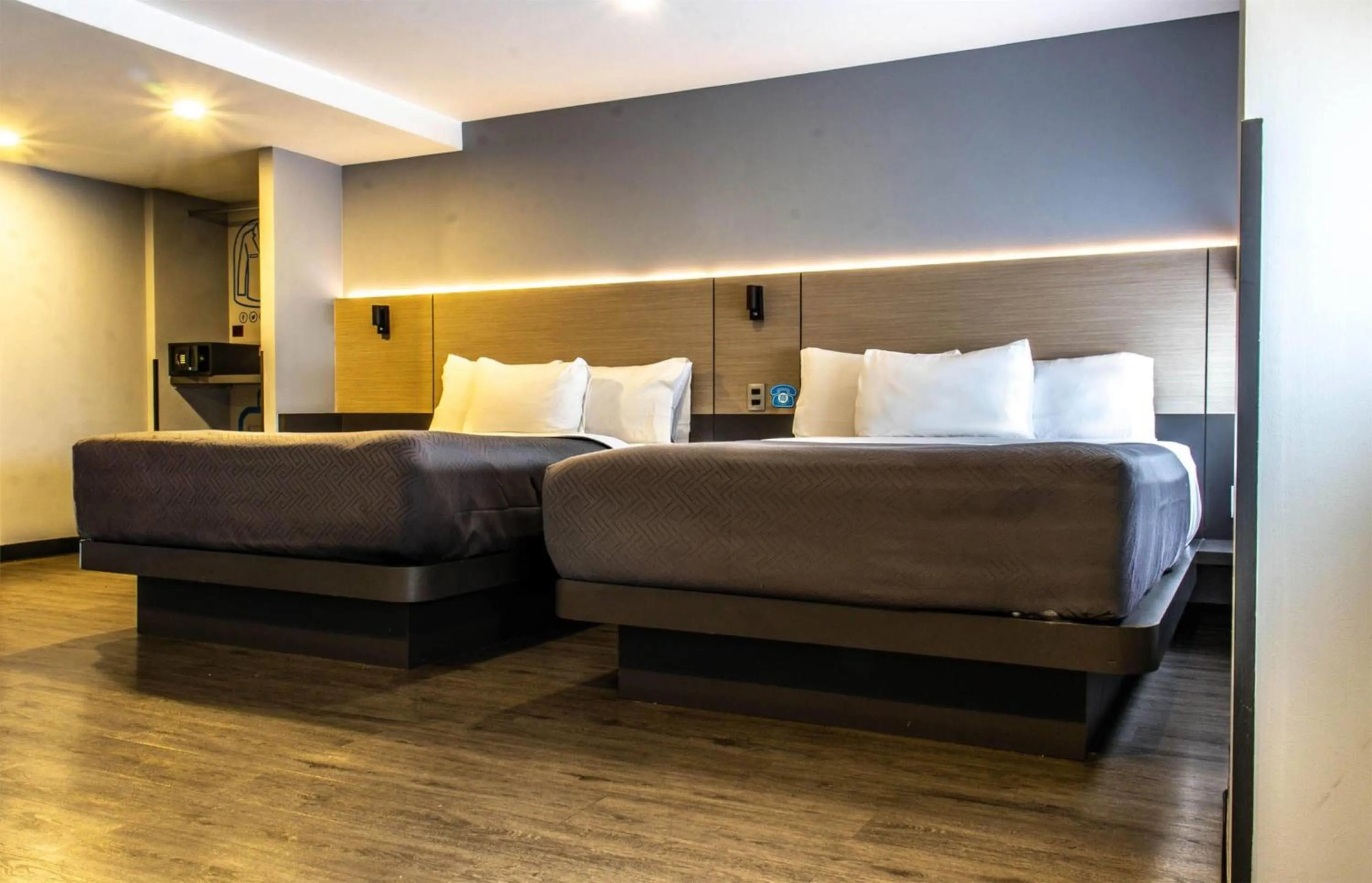 Photo of the whole room, Bed in Hotel MX aeropuerto CDMX, Trademark Collection by Wyndham