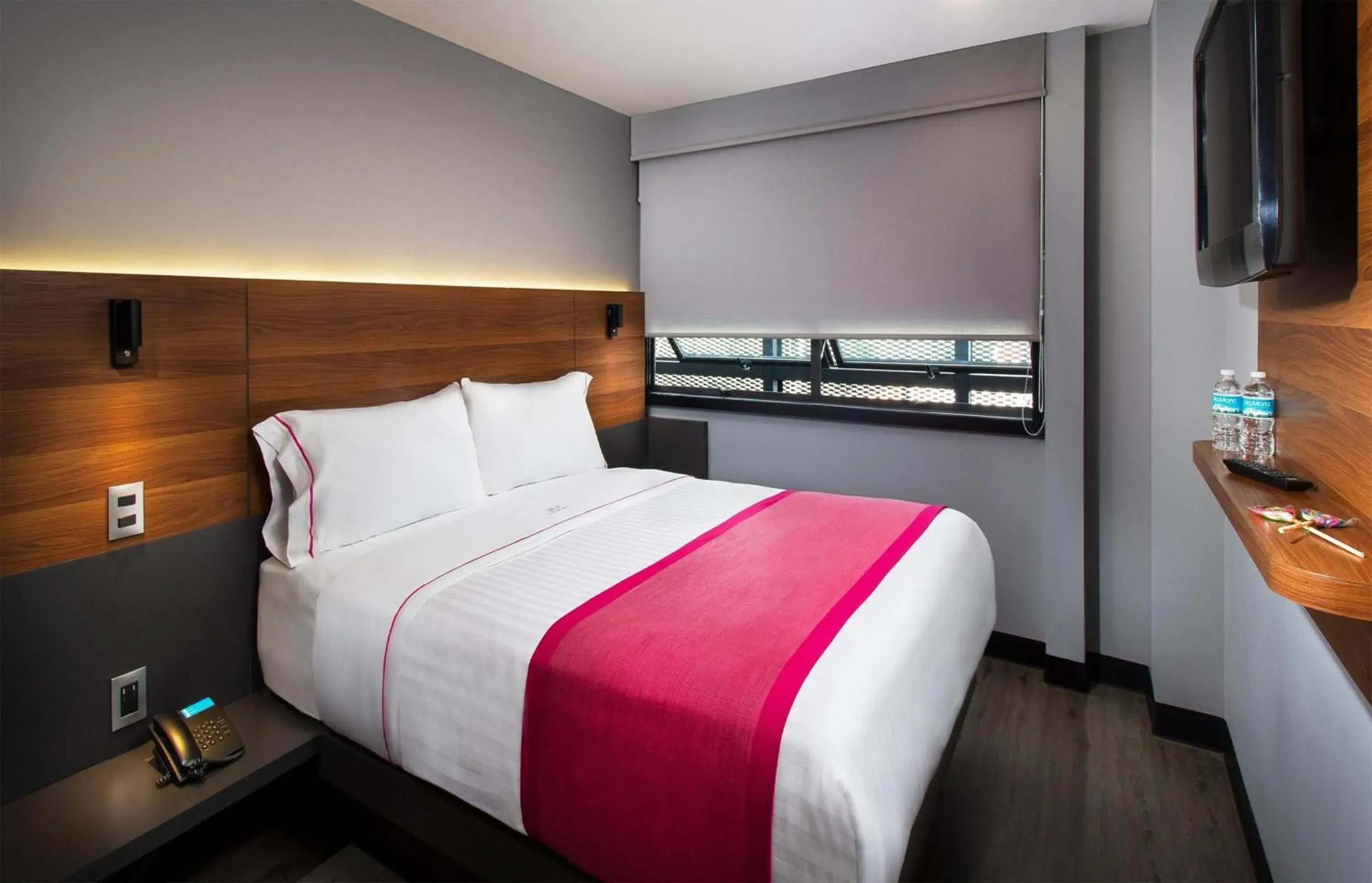 Photo of the whole room, Bed in Hotel MX aeropuerto CDMX, Trademark Collection by Wyndham Photo of the whole room, Bed in Hotel MX aeropuerto CDMX, Trademark Collection by Wyndham