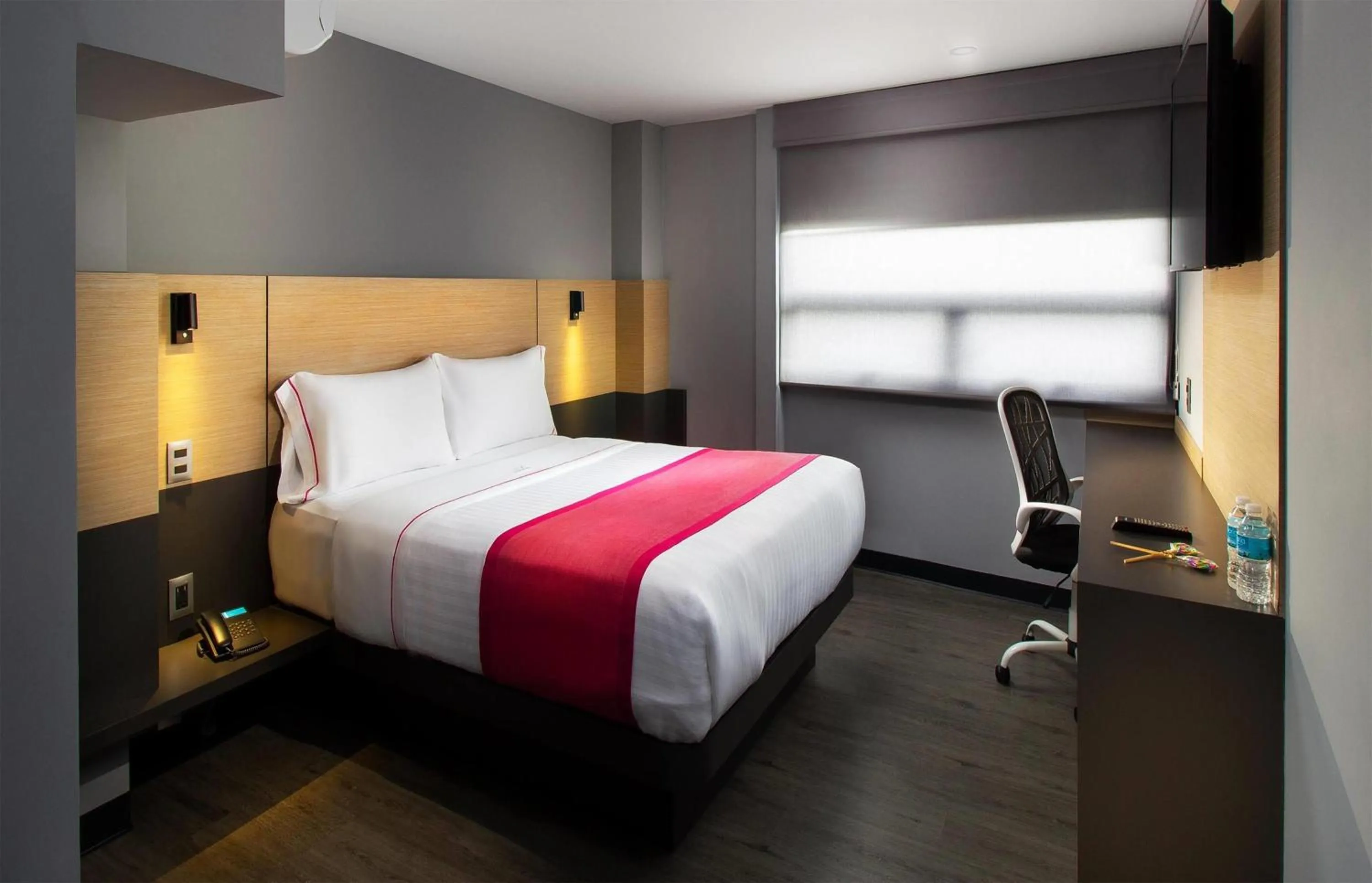 Photo of the whole room, Bed in Hotel MX aeropuerto CDMX, Trademark Collection by Wyndham