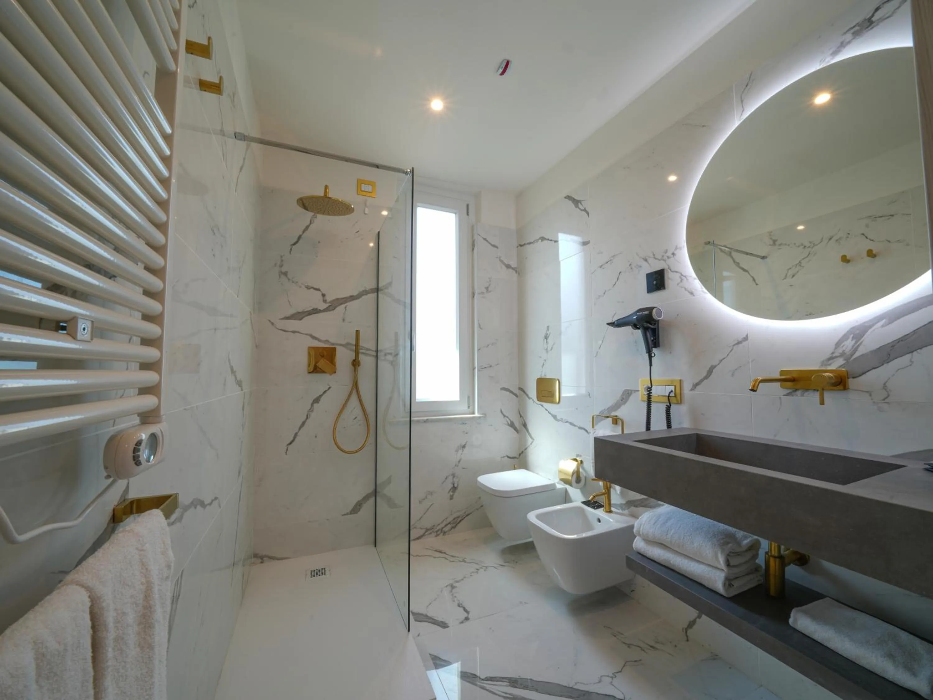 Bathroom in Hotiday Castiglioncello Suite