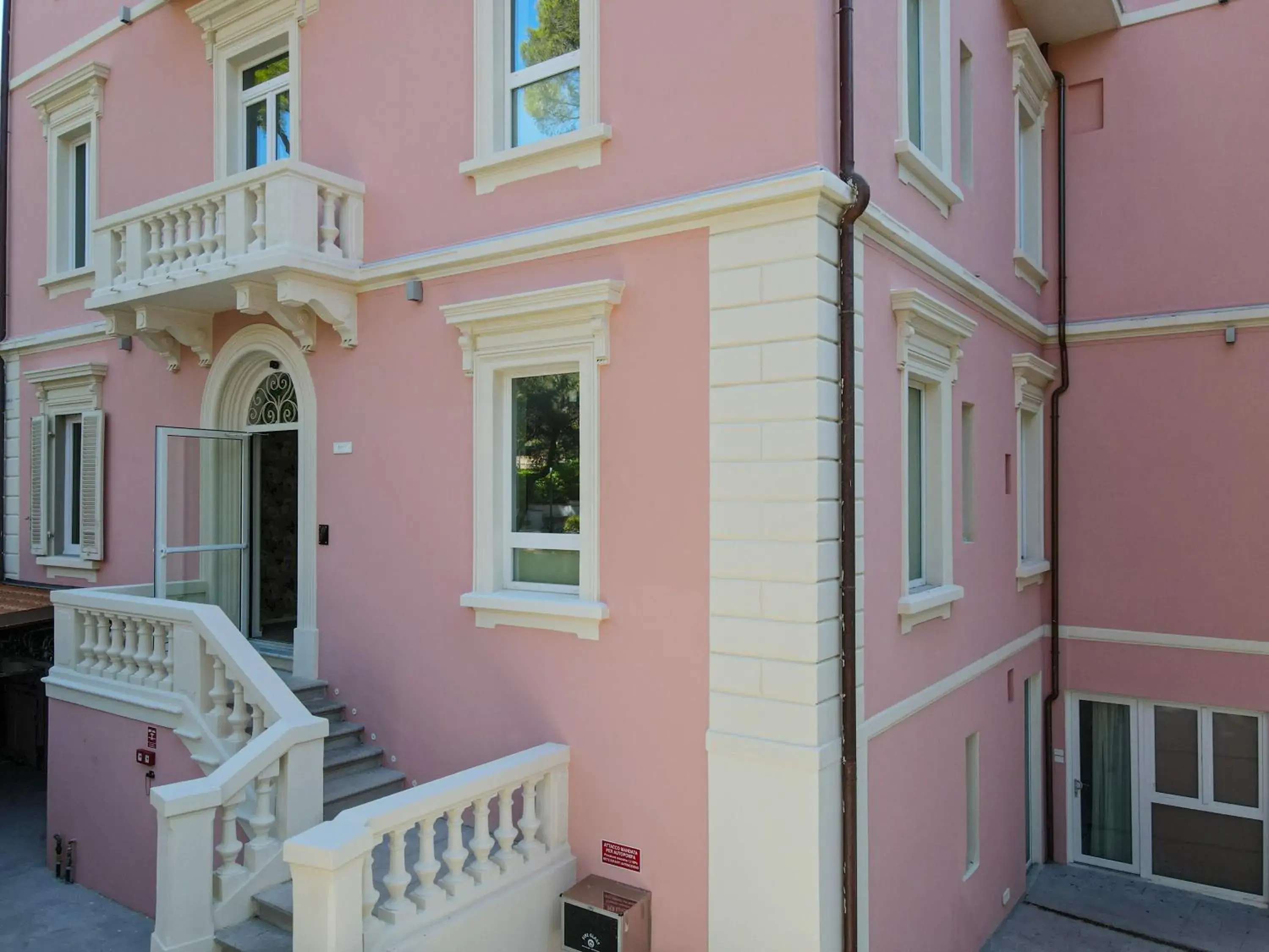 Facade/entrance in Hotiday Castiglioncello Suite Facade/entrance in Hotiday Castiglioncello Suite