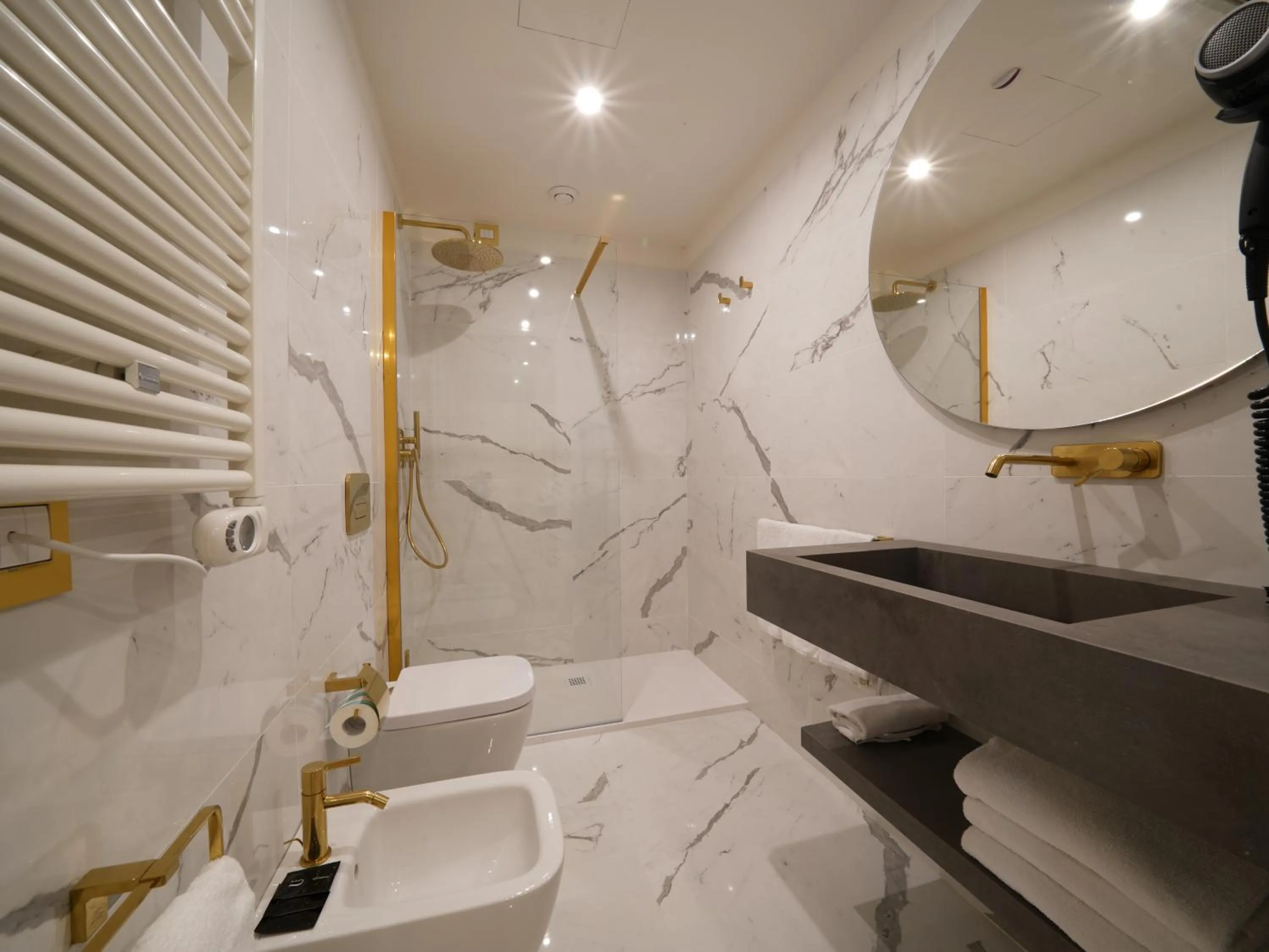 Bathroom in Hotiday Castiglioncello Suite