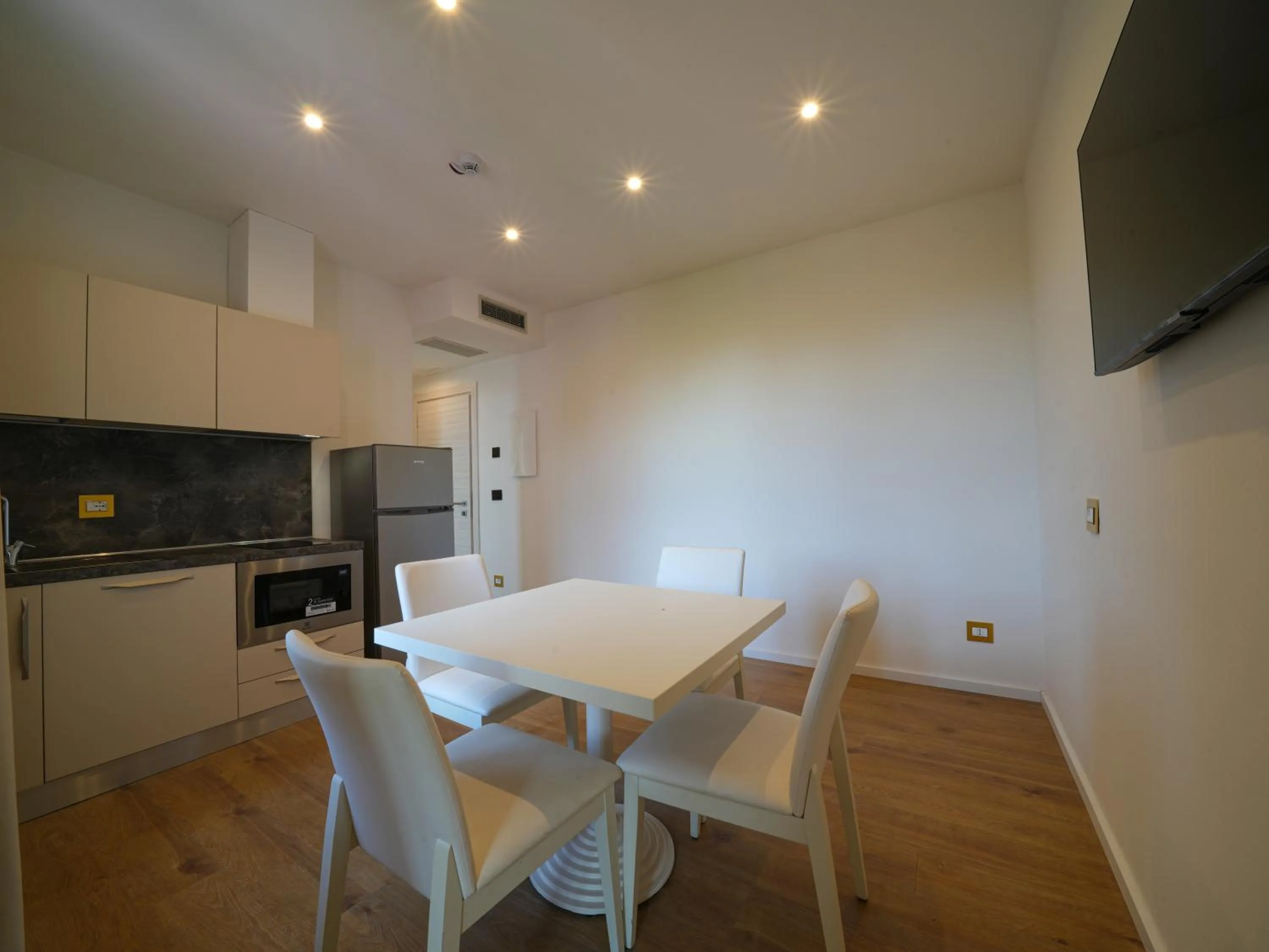 Kitchen or kitchenette in Hotiday Castiglioncello Suite