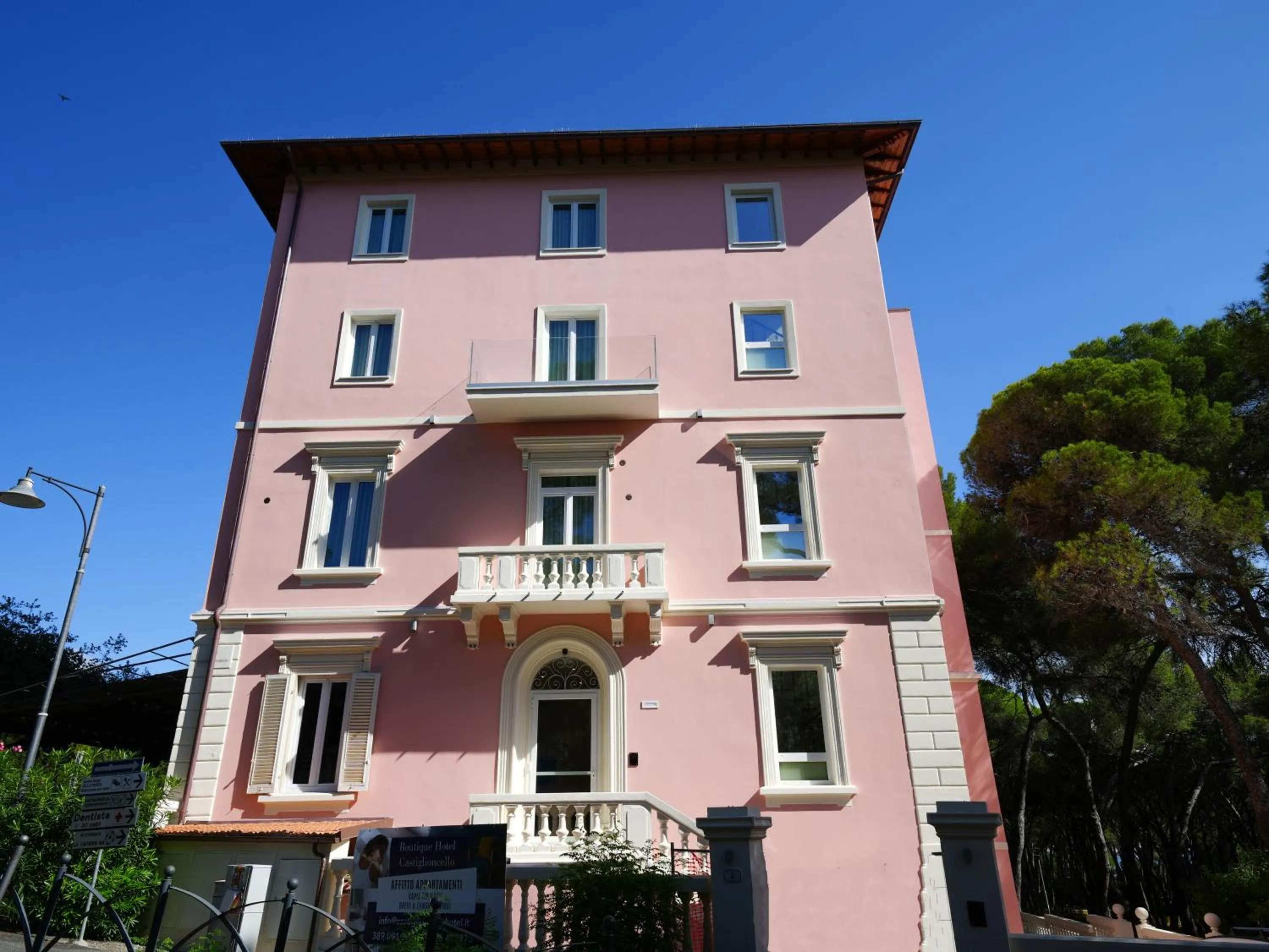 Property building in Hotiday Castiglioncello Suite