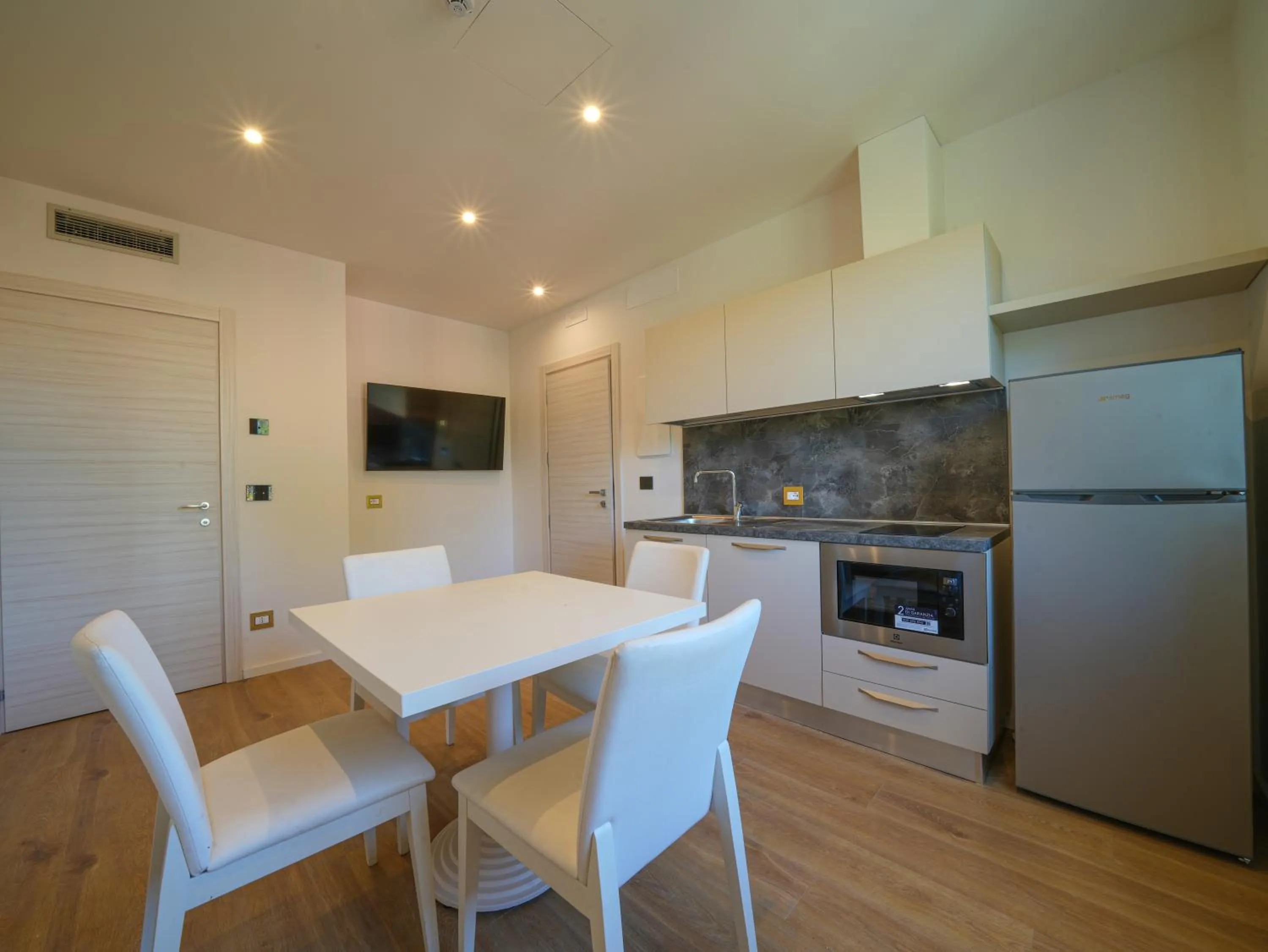 Kitchen or kitchenette in Hotiday Castiglioncello Suite