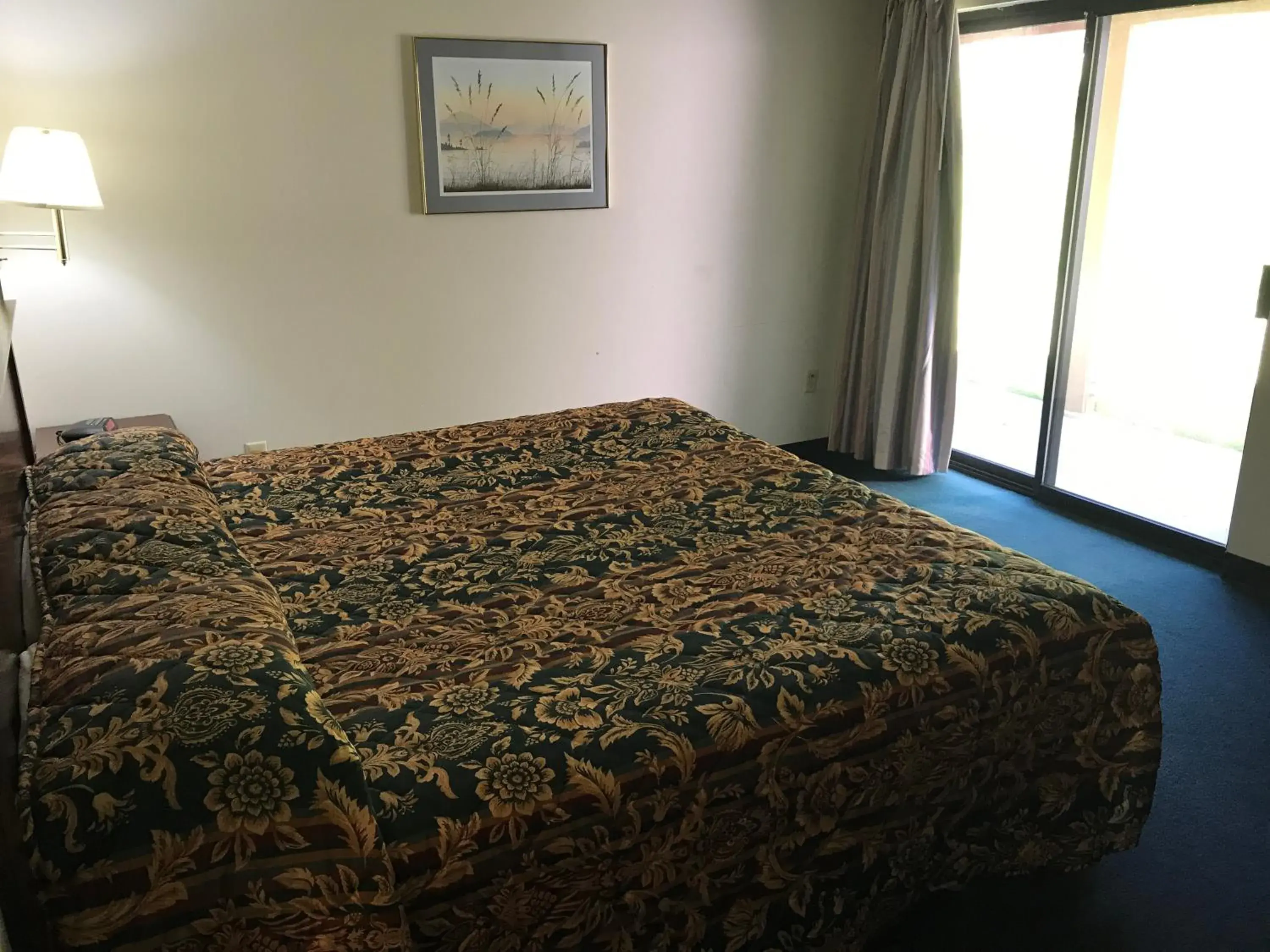 Bed in Sequim Bay Lodge Bed in Sequim Bay Lodge