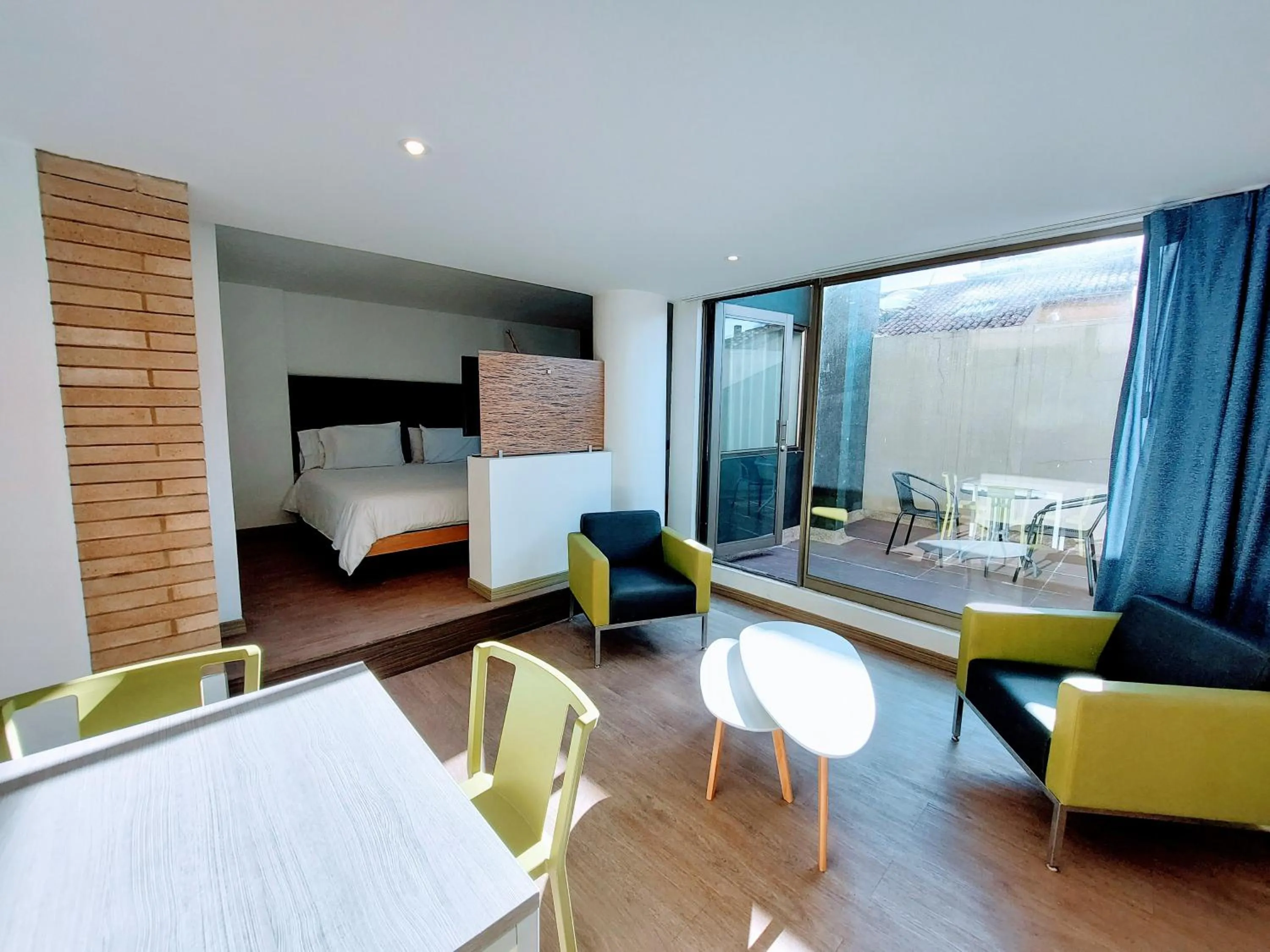 Living room, Bed in Hotel Viaggio Teleport City Suites