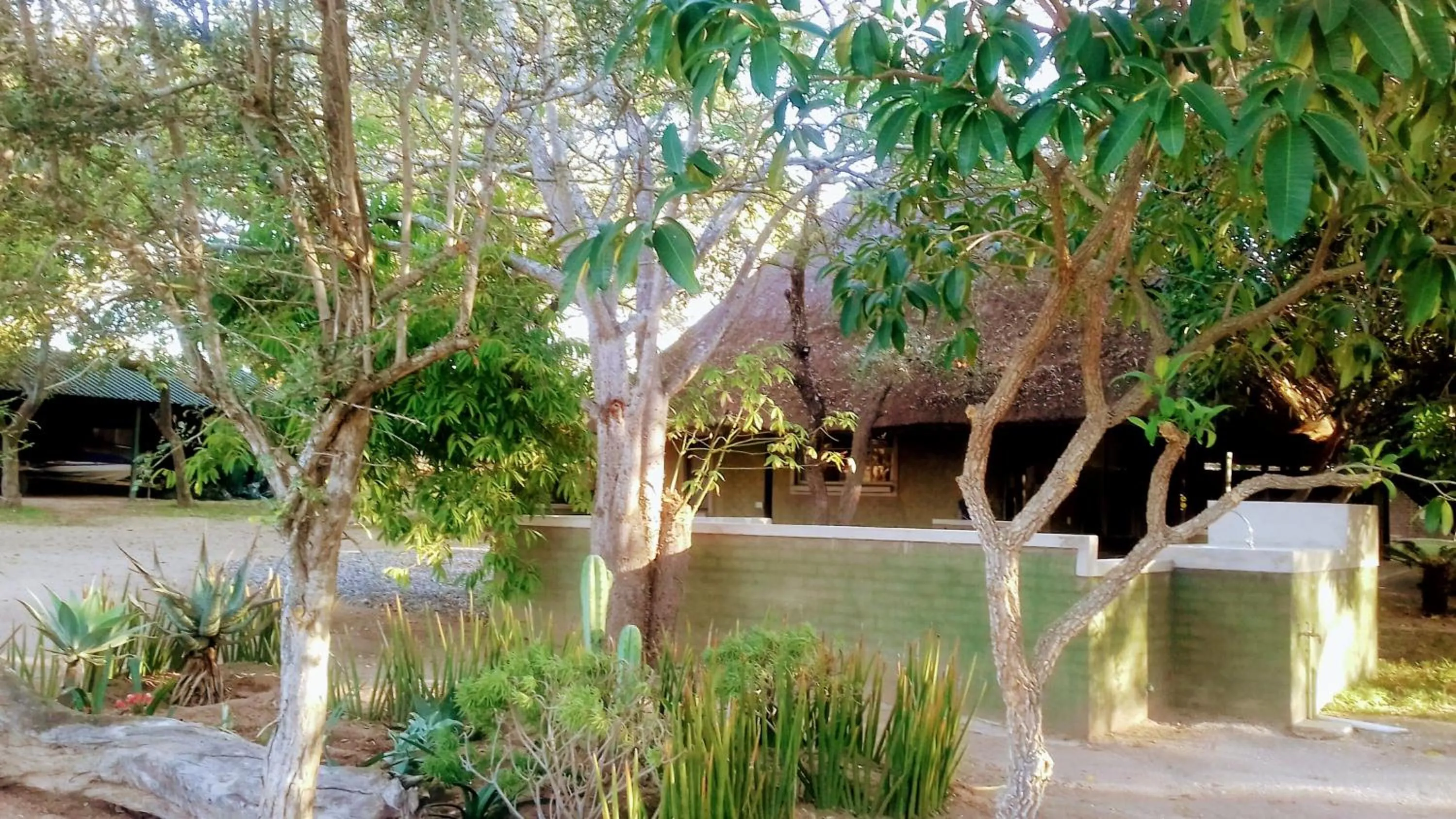 Property building in Kingfisher Creek Safari Cottages