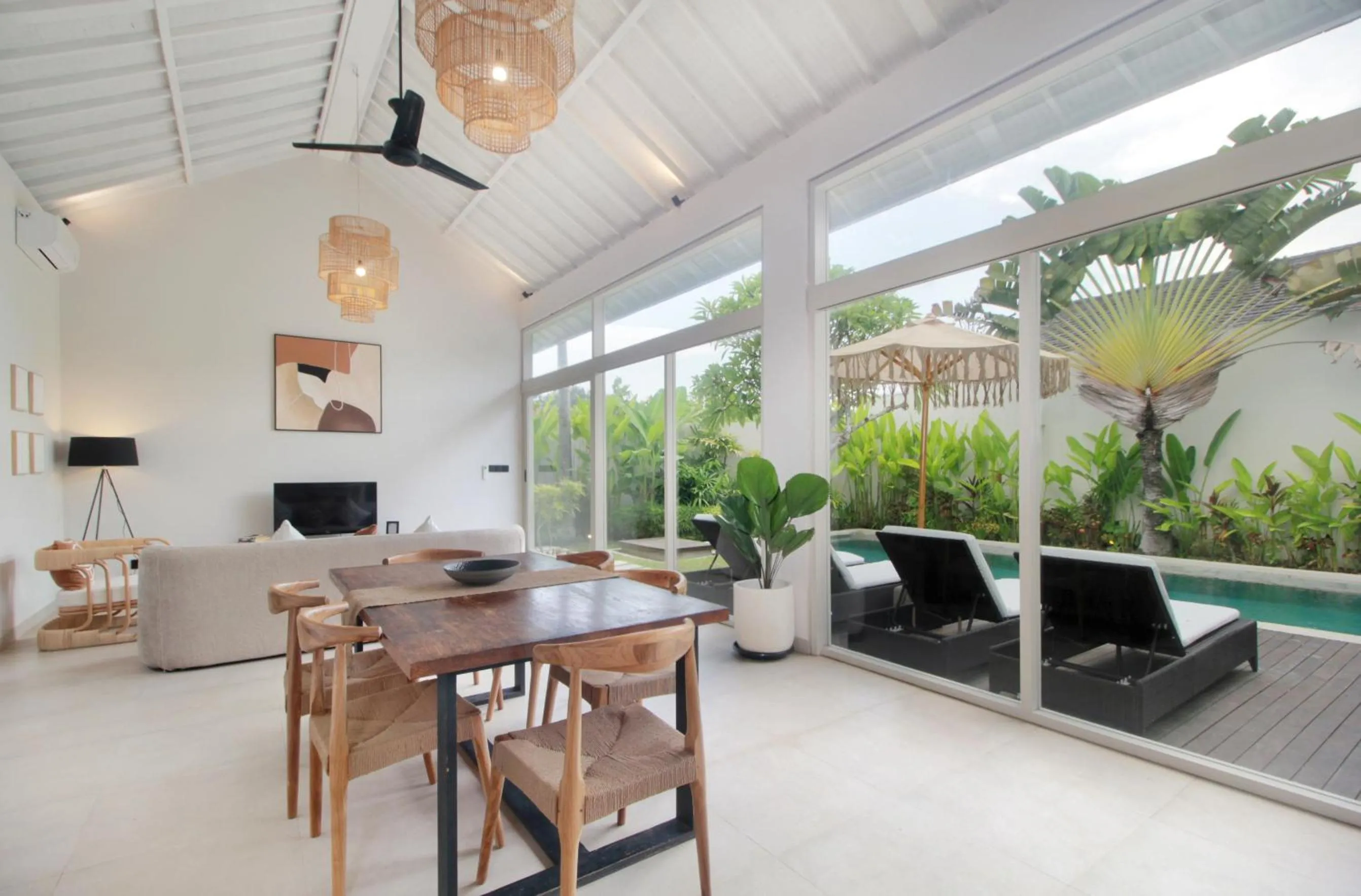 TV and multimedia in Echo Beach Villa and Apartment