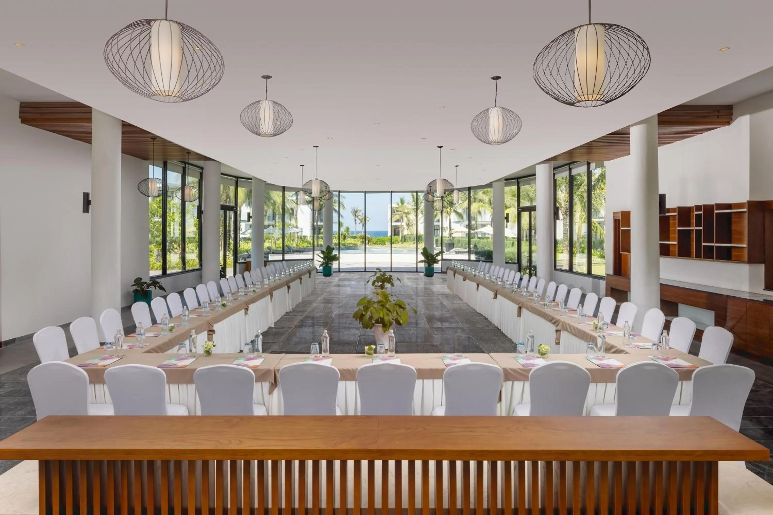 Business facilities in Melia Danang Beach Resort