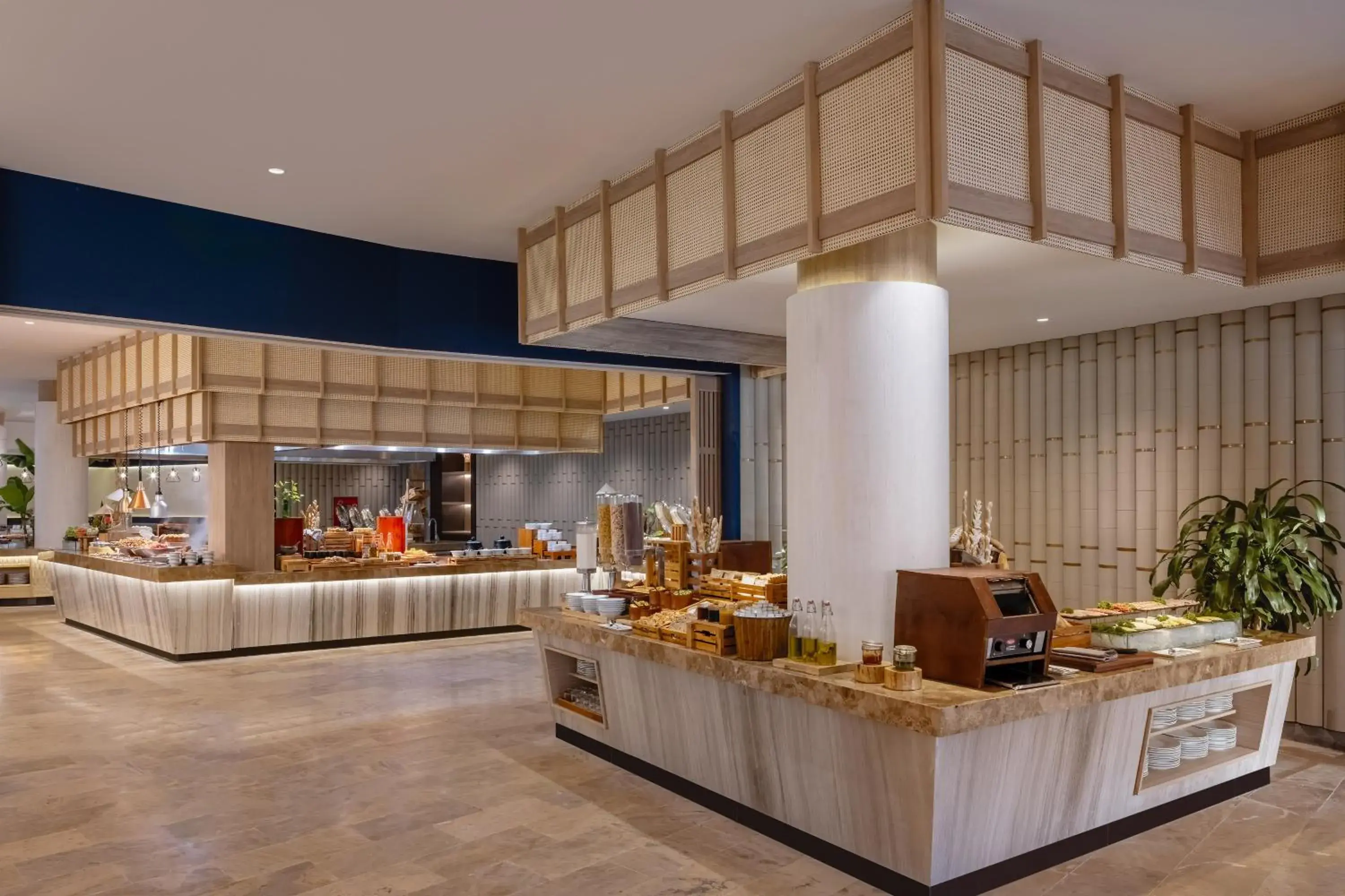 Restaurant/places to eat in Melia Danang Beach Resort Restaurant/places to eat in Melia Danang Beach Resort