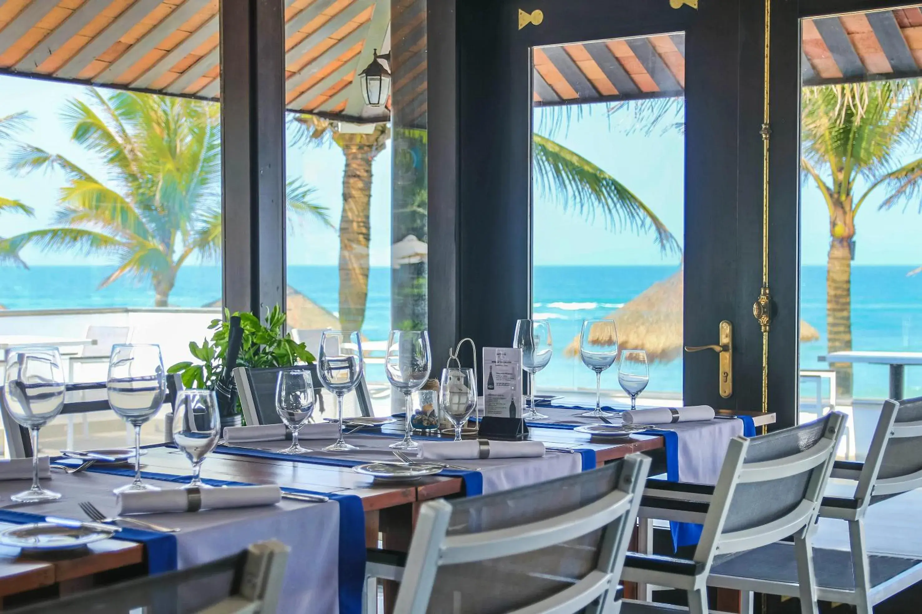 Restaurant/places to eat in Melia Danang Beach Resort Restaurant/places to eat in Melia Danang Beach Resort
