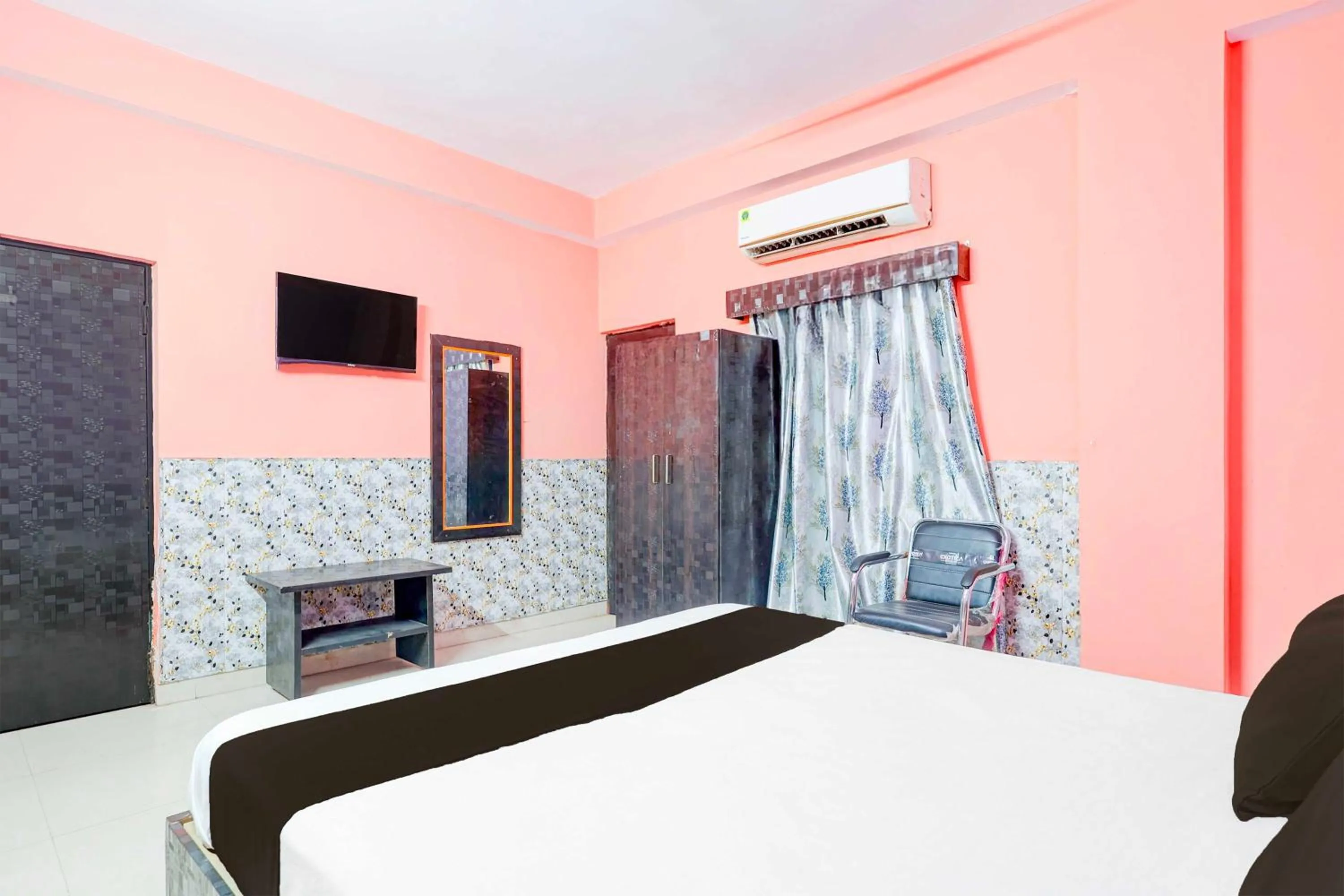 Bedroom, Bed in Hotel O The Suncity