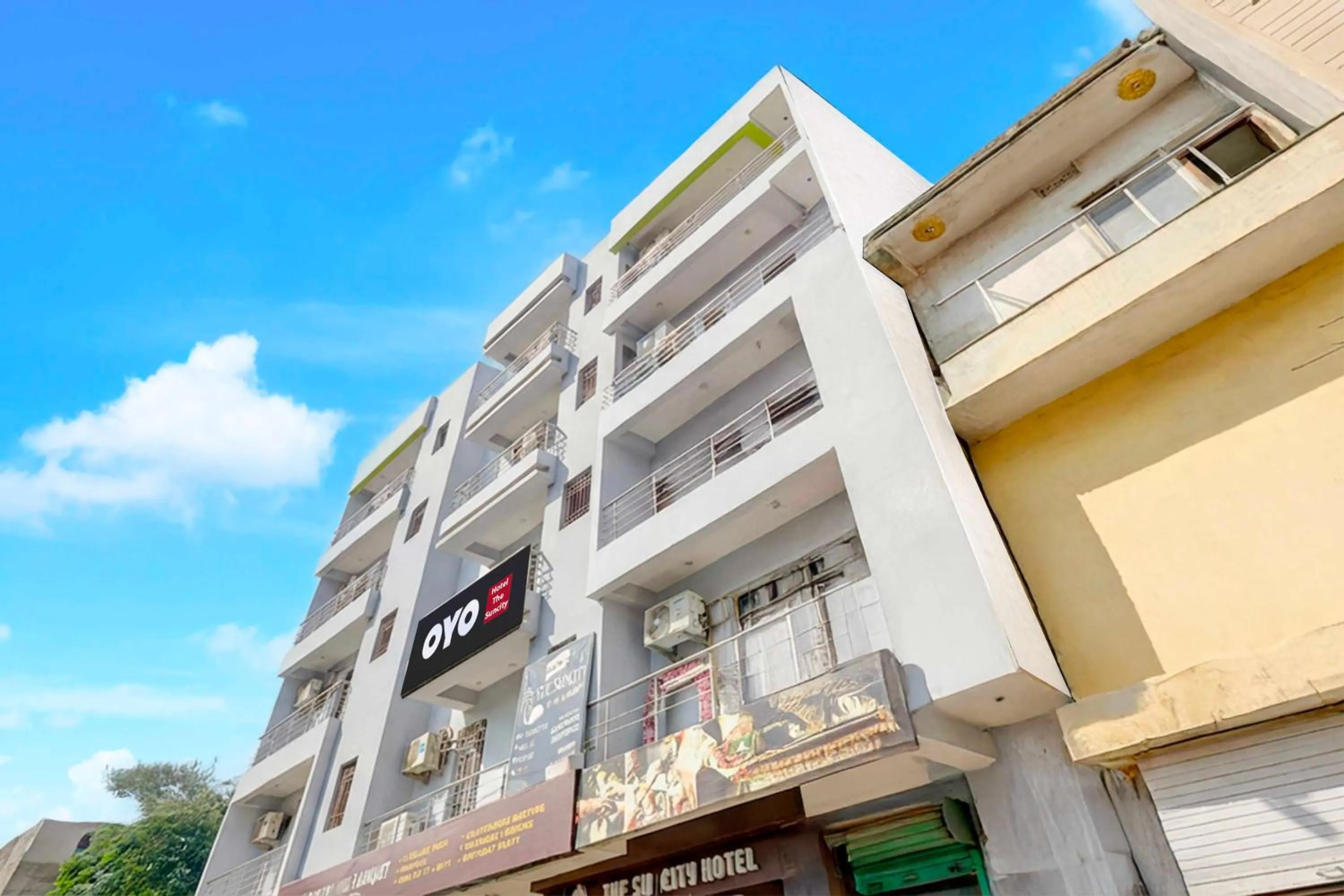 Facade/entrance in Hotel O The Suncity