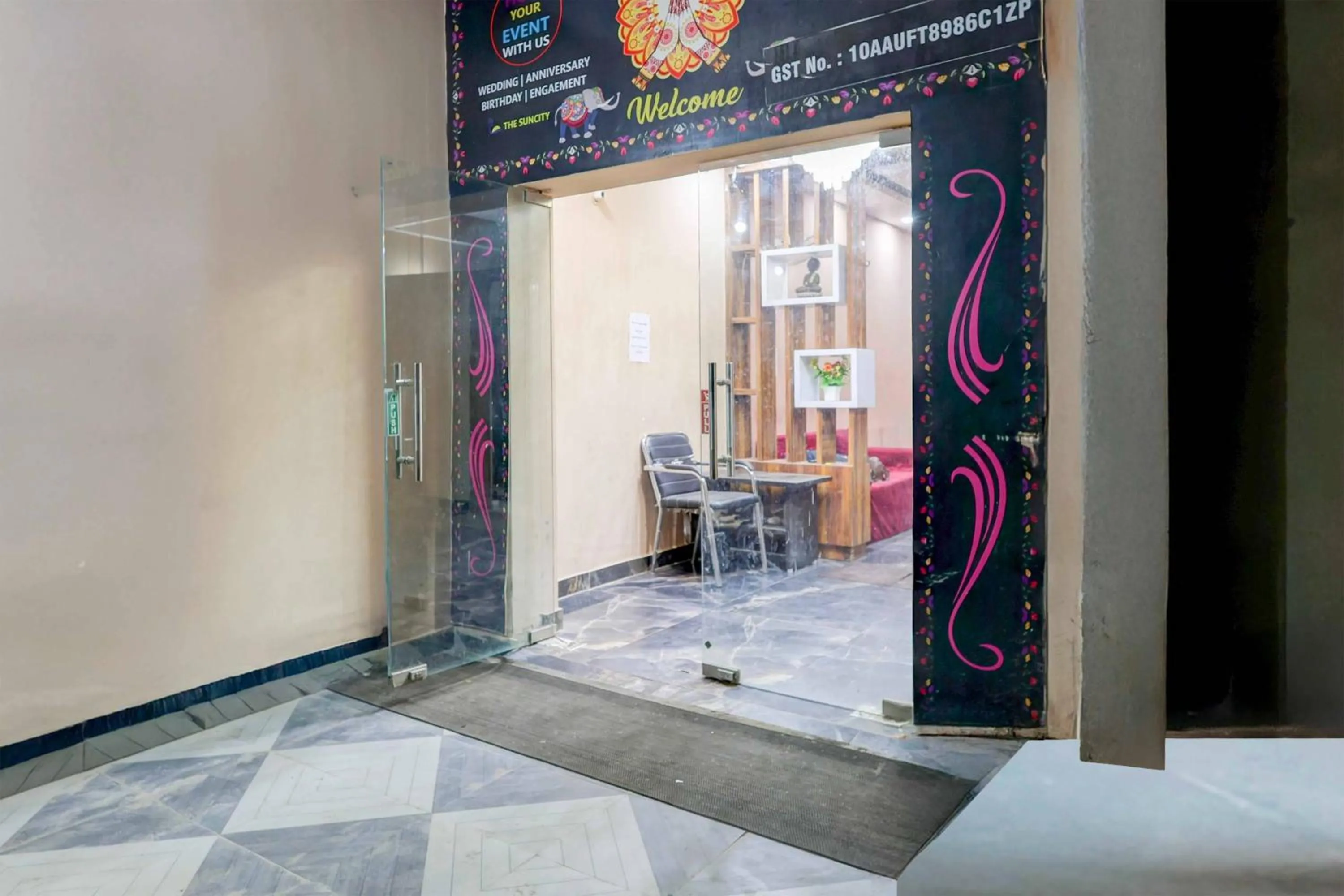 Facade/entrance in Hotel O The Suncity