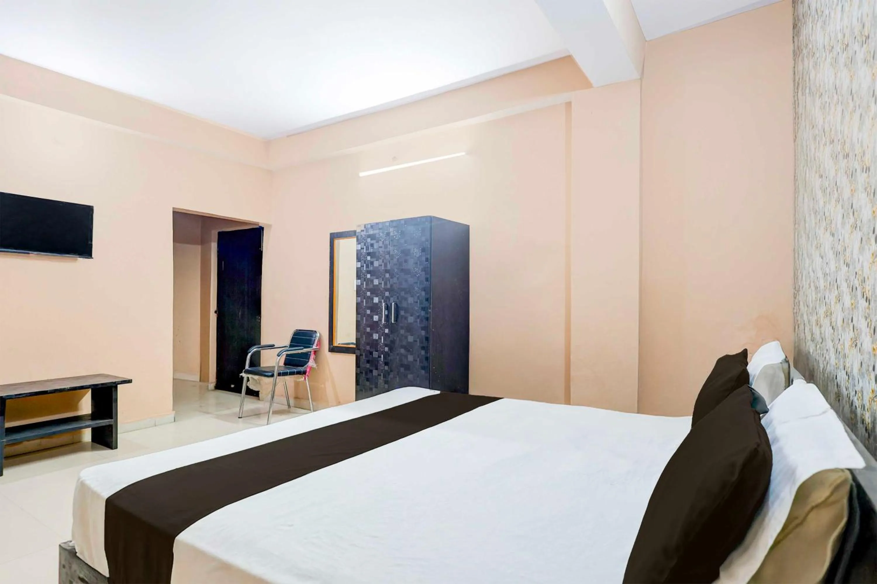 Bedroom, Bed in Hotel O The Suncity