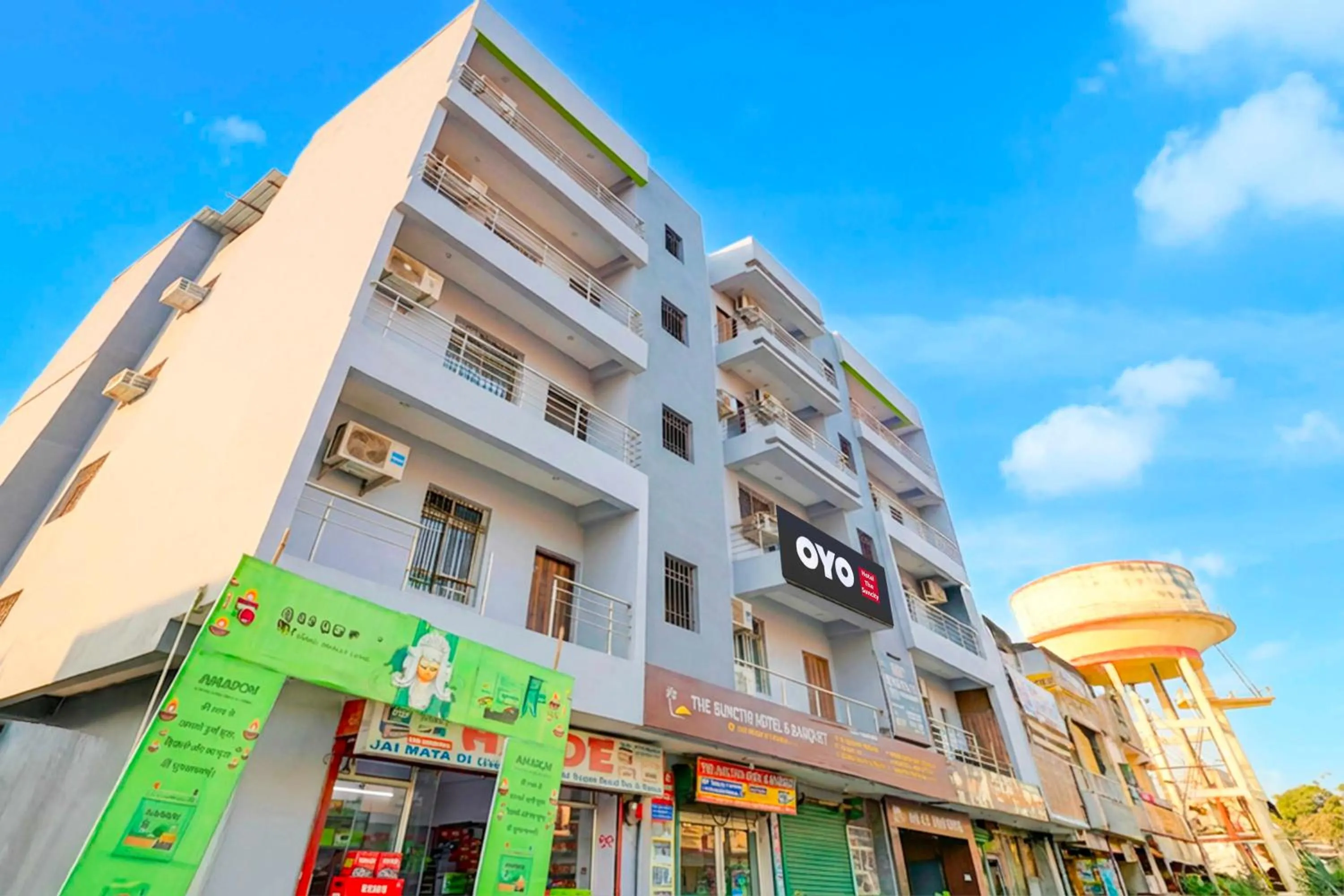 Facade/entrance in Hotel O The Suncity