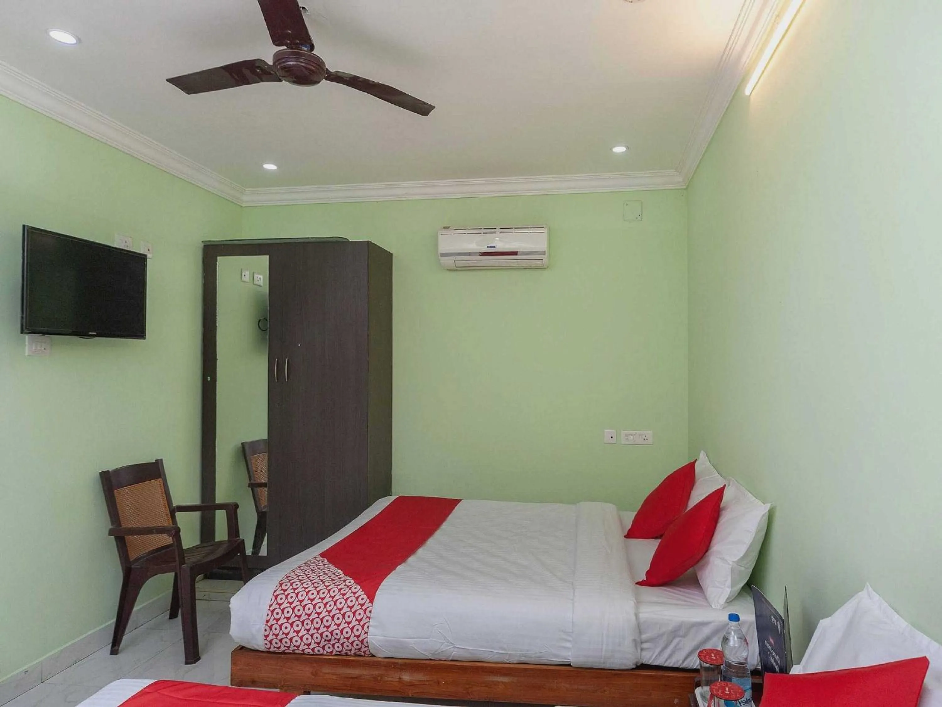 Lobby or reception, Bed in Hotel O Seabreeze Residency