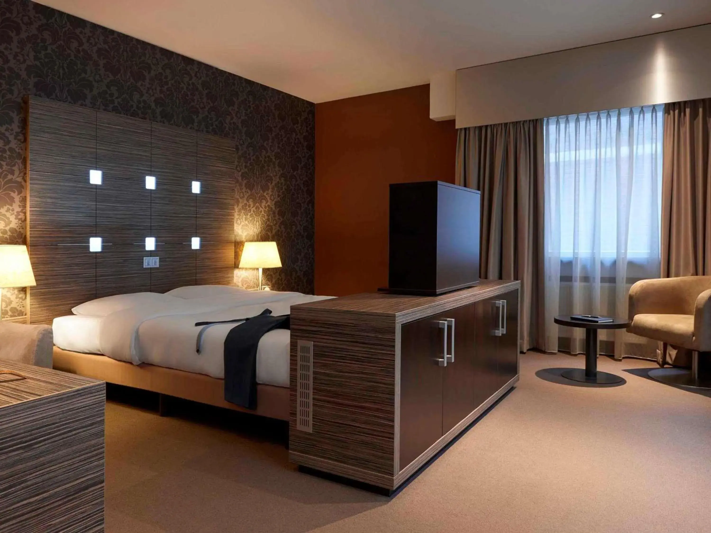 Bedroom, Bed in Mercure Hotel Tilburg Centrum Bedroom, Bed in Mercure Hotel Tilburg Centrum