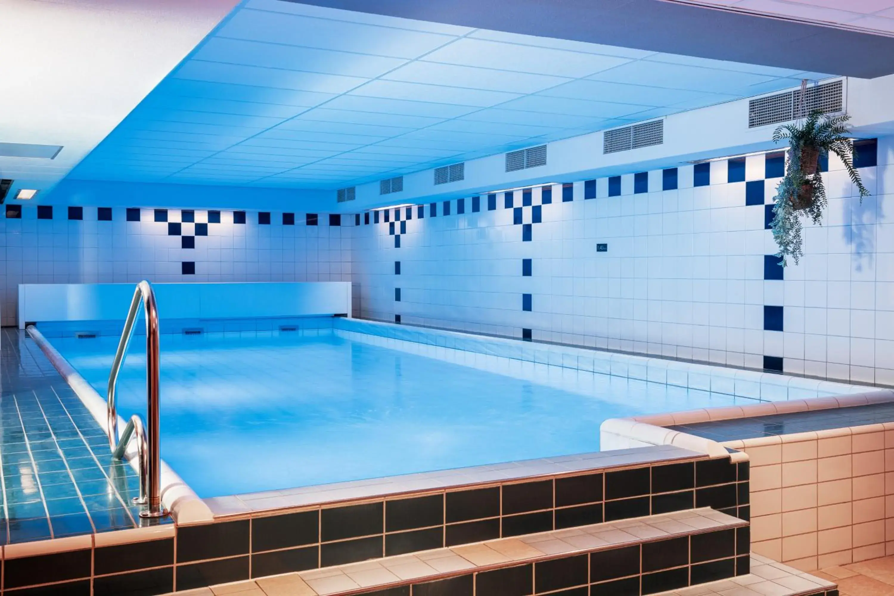 Swimming pool in Mercure Hotel Tilburg Centrum Swimming pool in Mercure Hotel Tilburg Centrum