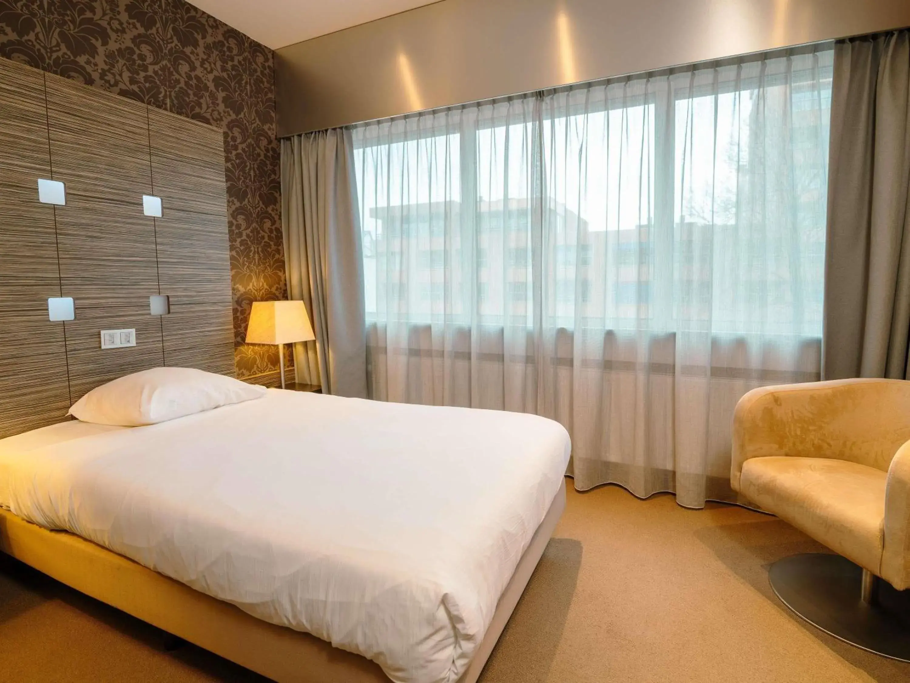 Bedroom, Bed in Mercure Hotel Tilburg Centrum Bedroom, Bed in Mercure Hotel Tilburg Centrum