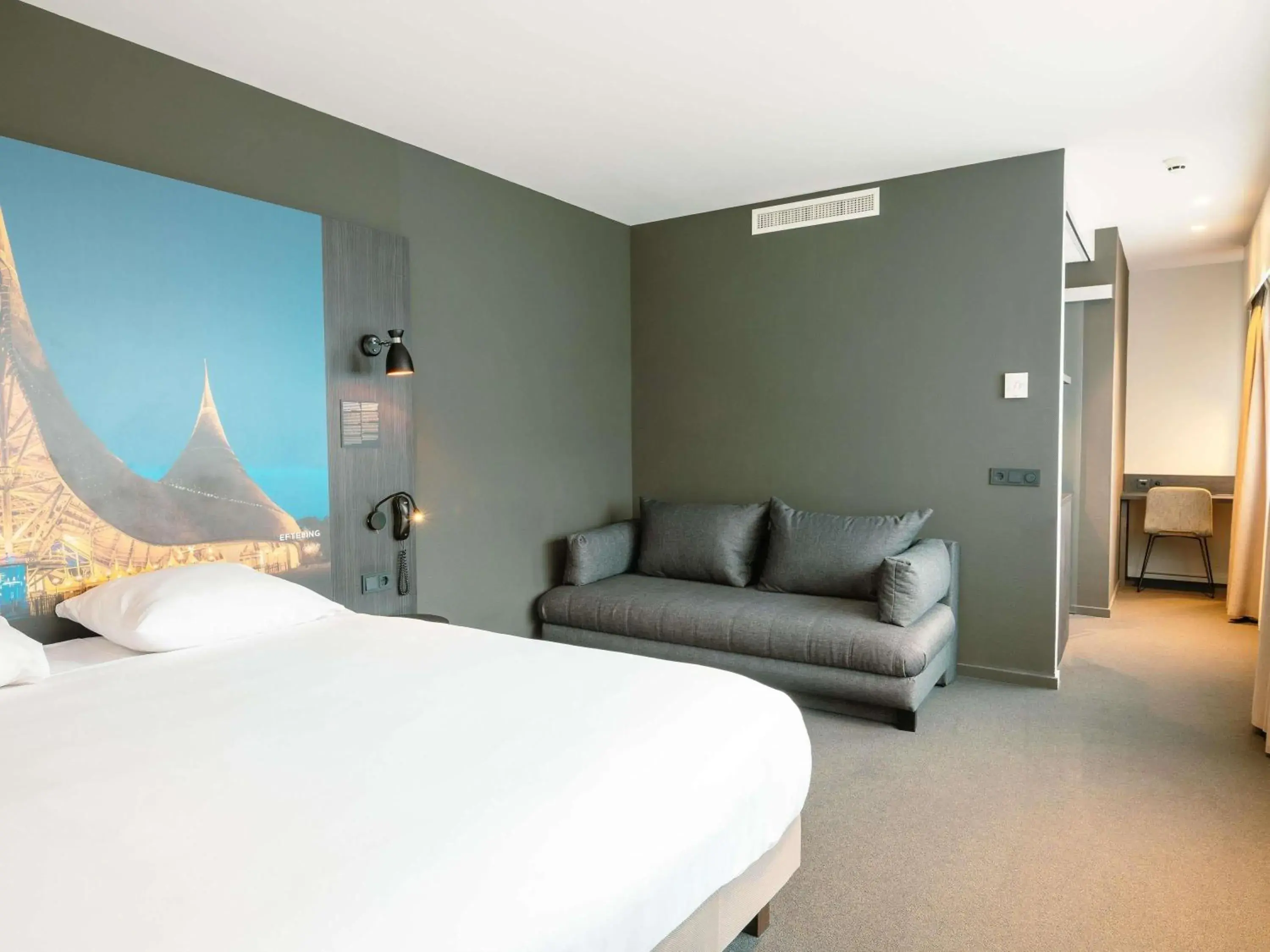 Bedroom, Bed in Mercure Hotel Tilburg Centrum Bedroom, Bed in Mercure Hotel Tilburg Centrum