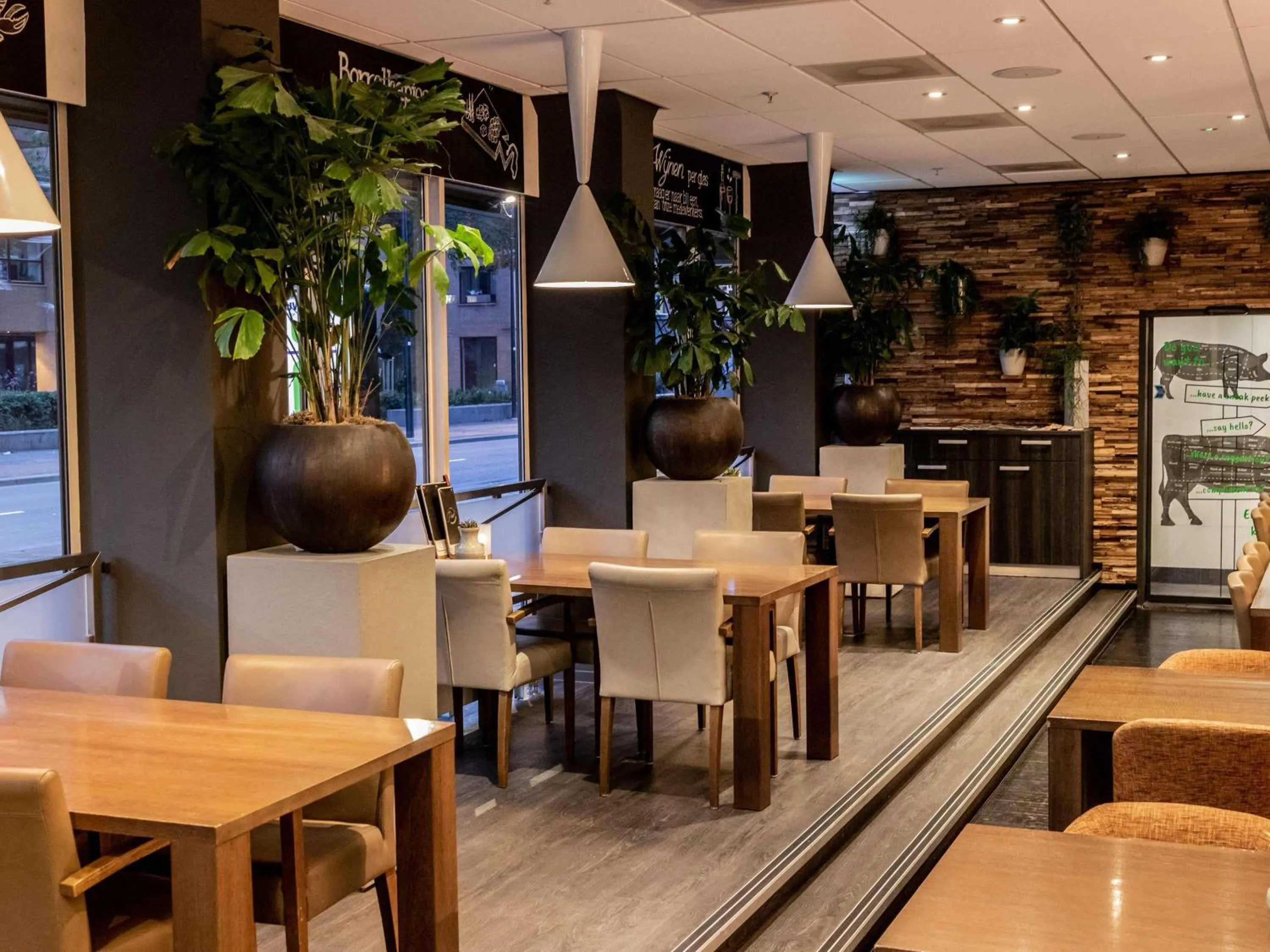 Lounge or bar in Mercure Hotel Tilburg Centrum