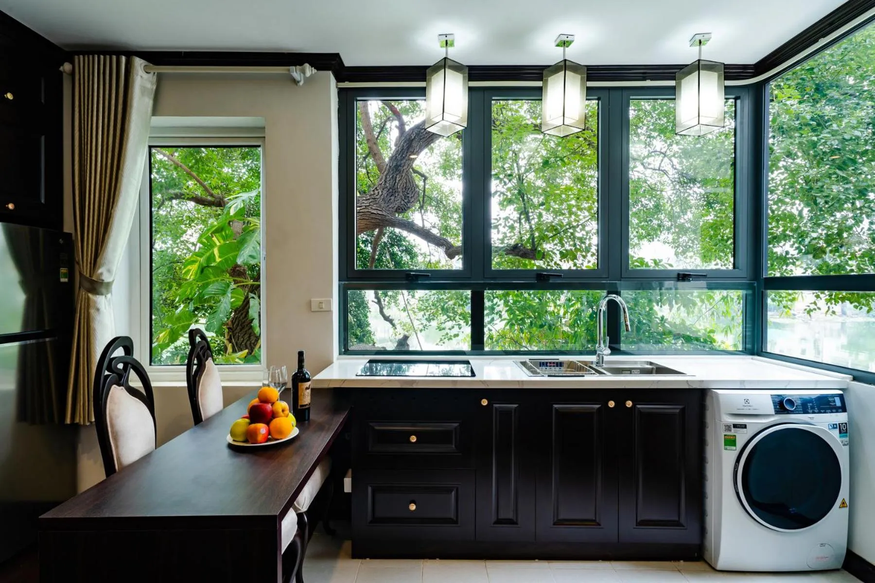 Kitchen or kitchenette in Wild Lotus Hotel Apartment 2